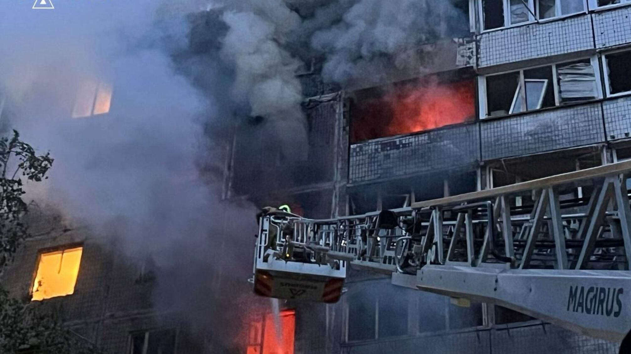 Росія атакувала Київ балістичними ракетами: двоє загиблих, п’ятеро поранених, зокрема діти