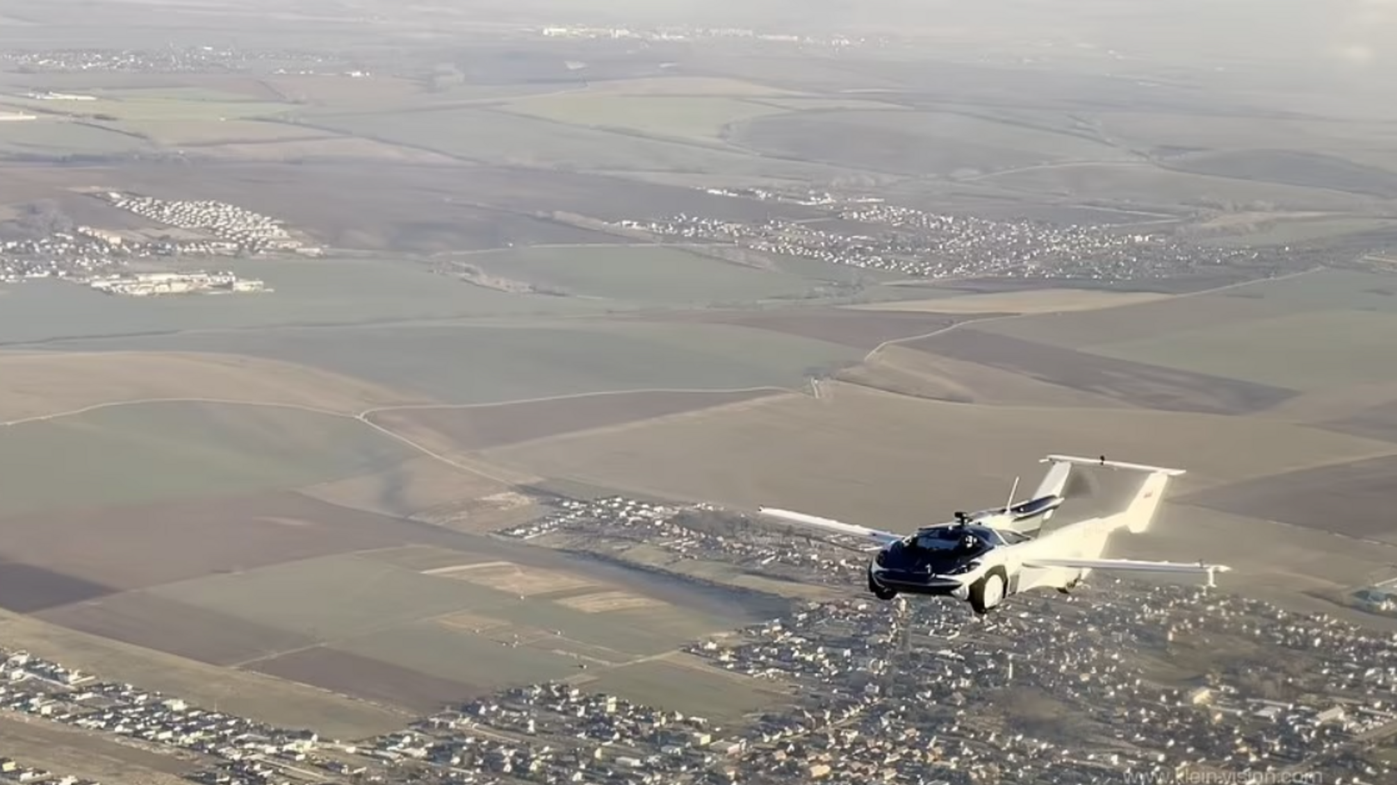 летающий автомобиль