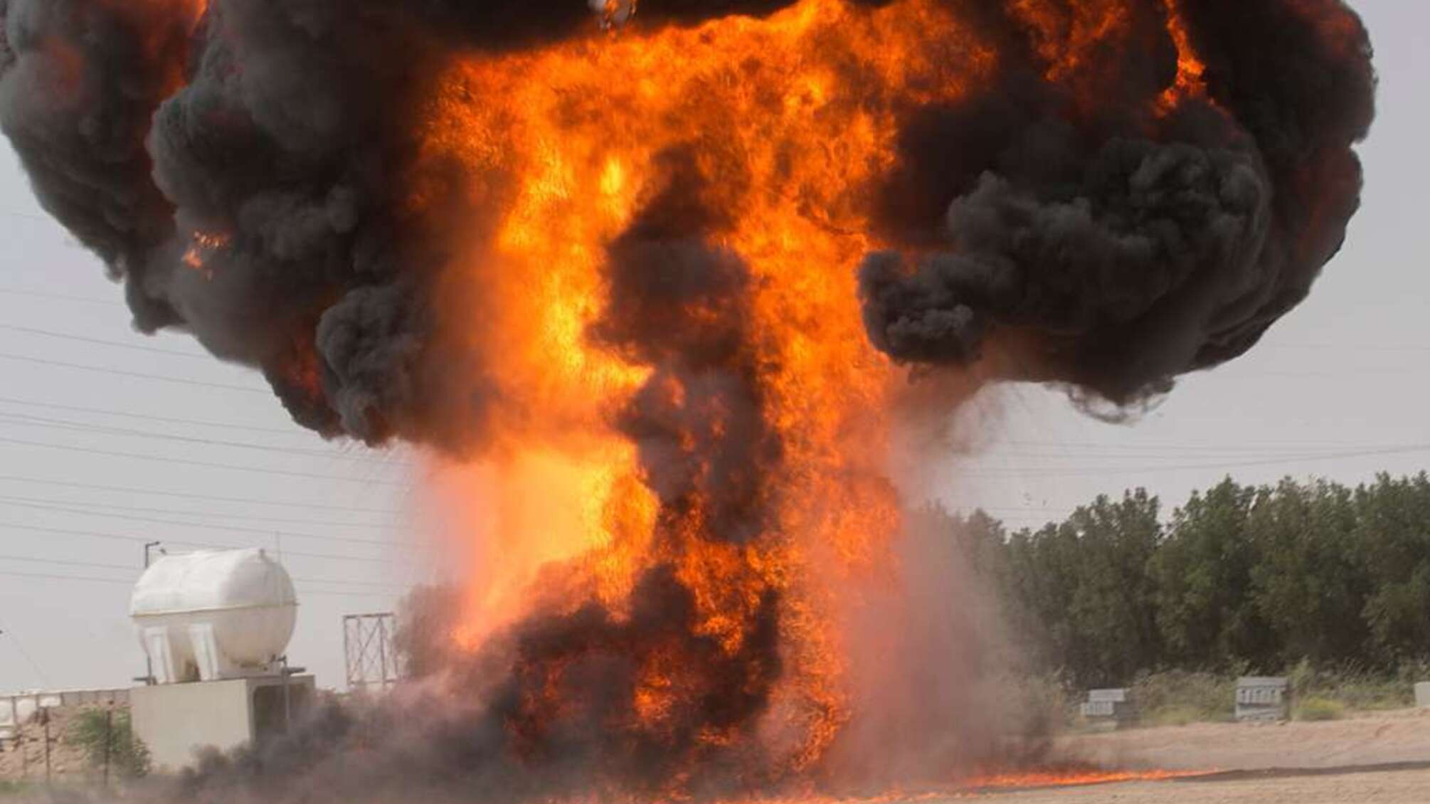 У Росії біля військового аеродрому 'Оленья' лунають вибухи: що відомо