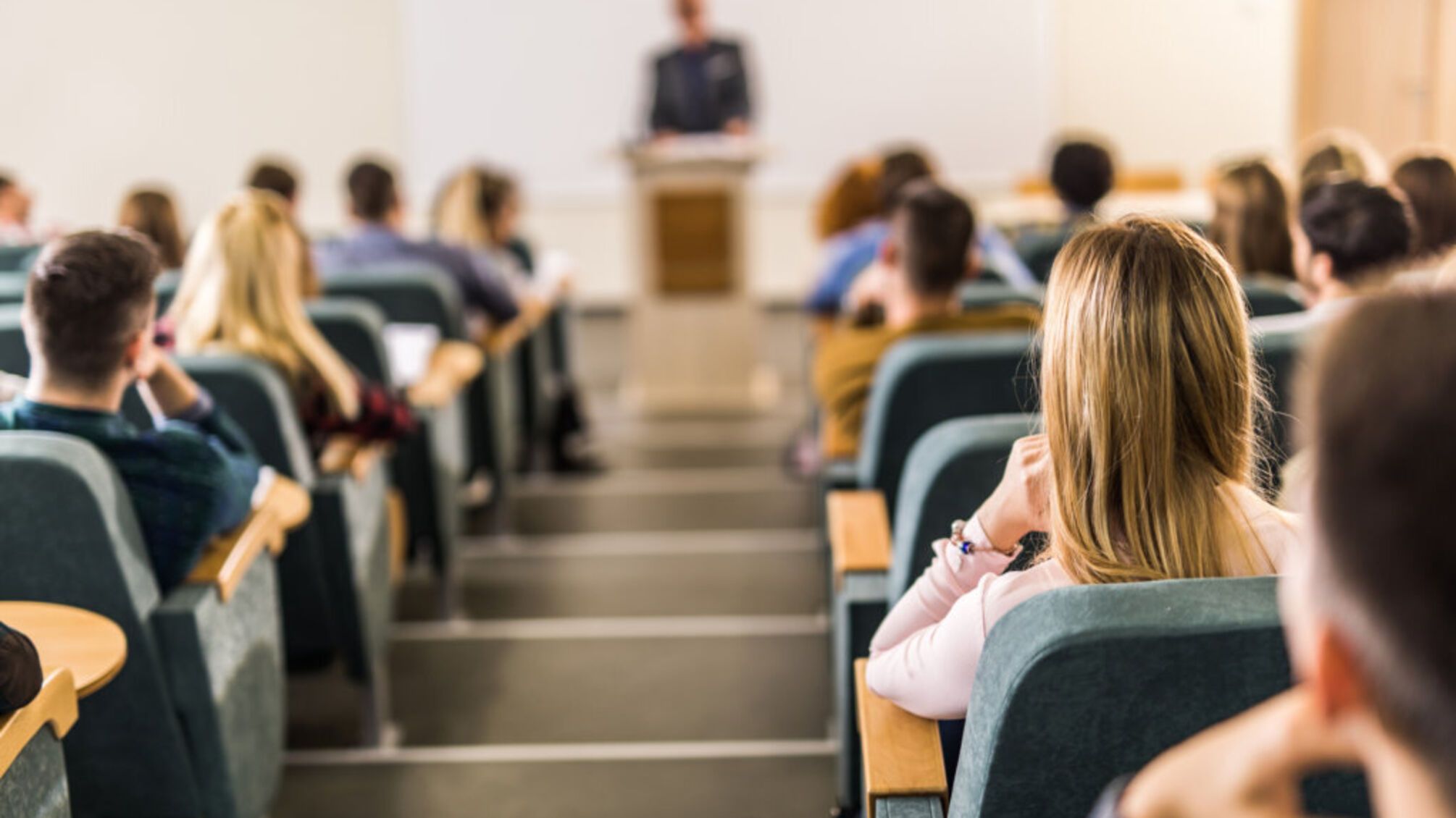 Суд признал приказ МОН об отсрочке для аспирантов-контрактников недействительным