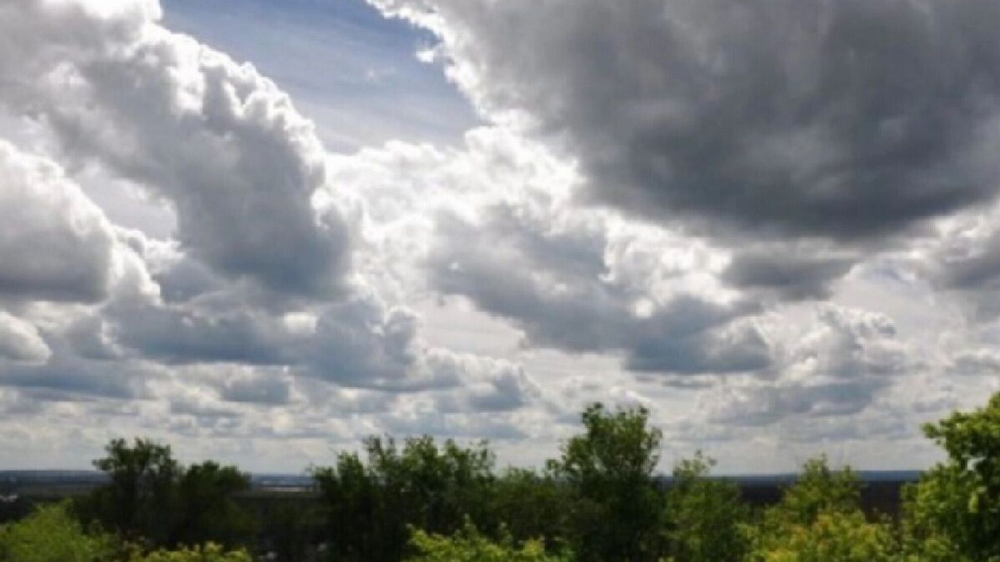 Грозы, град и шквалы: украинцев предупредили об опасных метеоусловиях