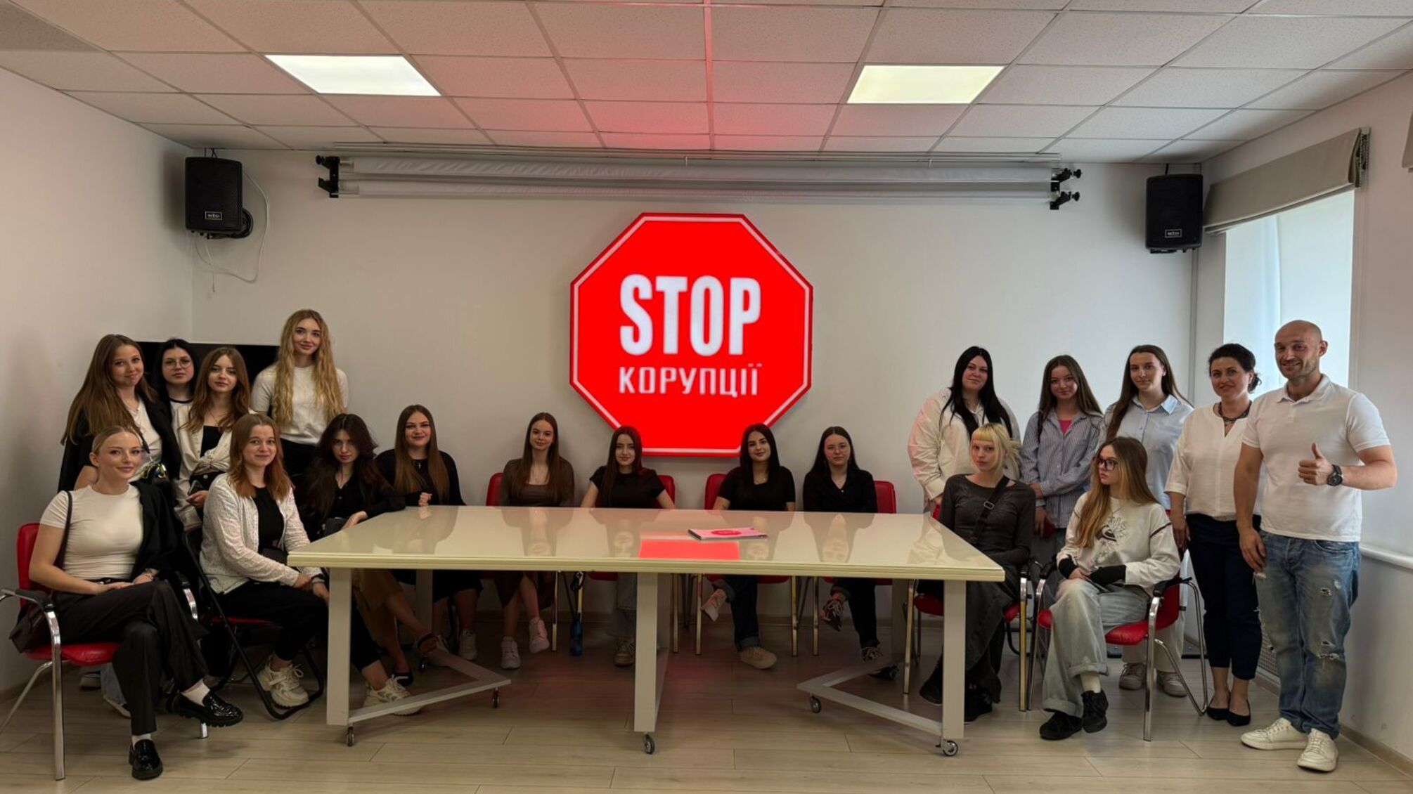 Молодежь против коррупции: студенты Ирпенского колледжа экономики и права посетили центральный офис ВОО 'Стоп коррупции'