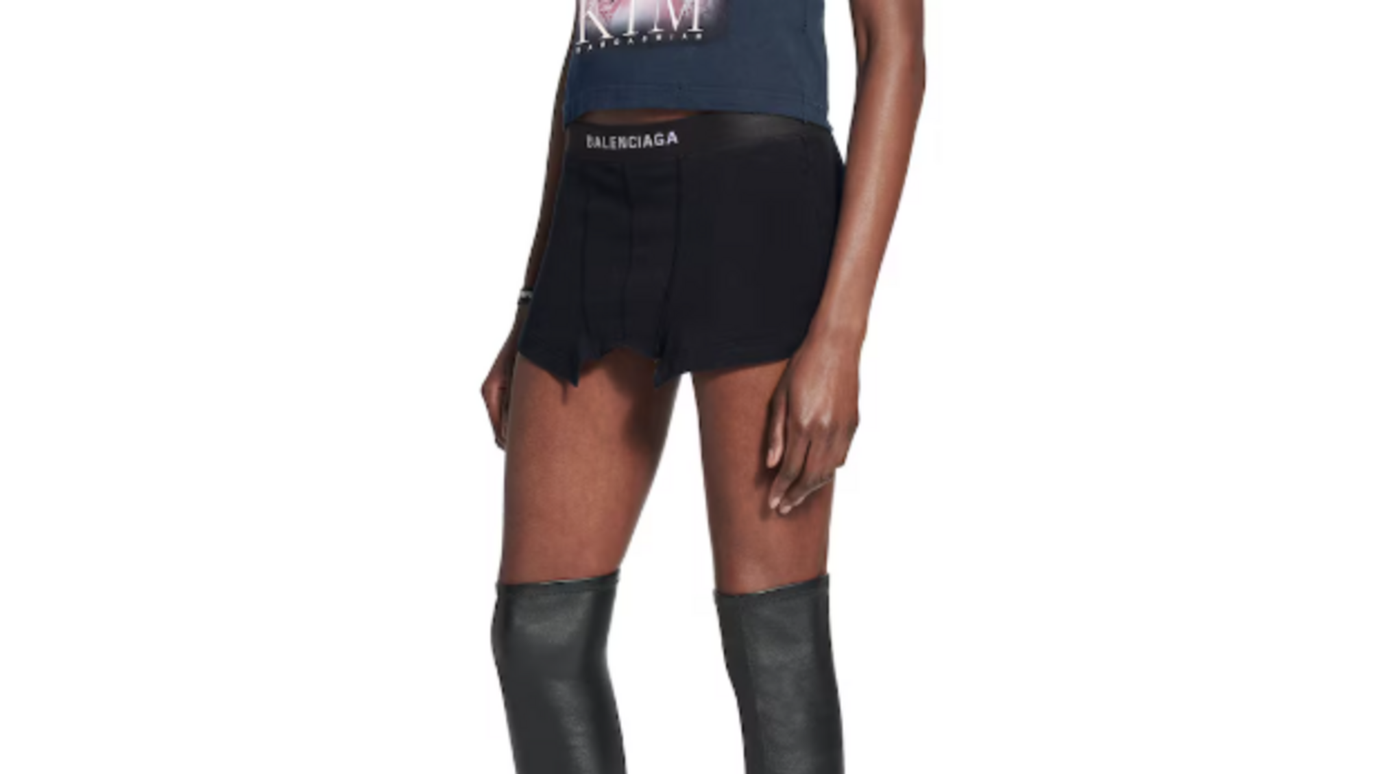 Balenciaga выпустила мини-юбку в виде мужских трусов за $550