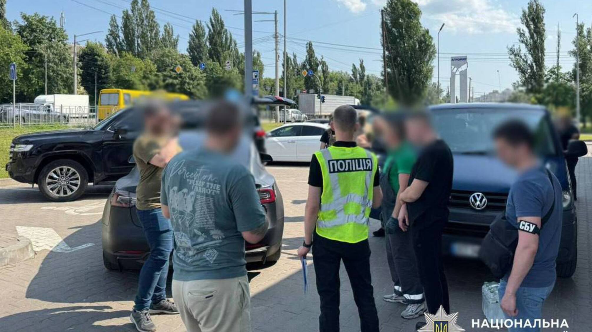 13 тисяч євро за подорож лісом: у Києві викрили схему для ухилянтів