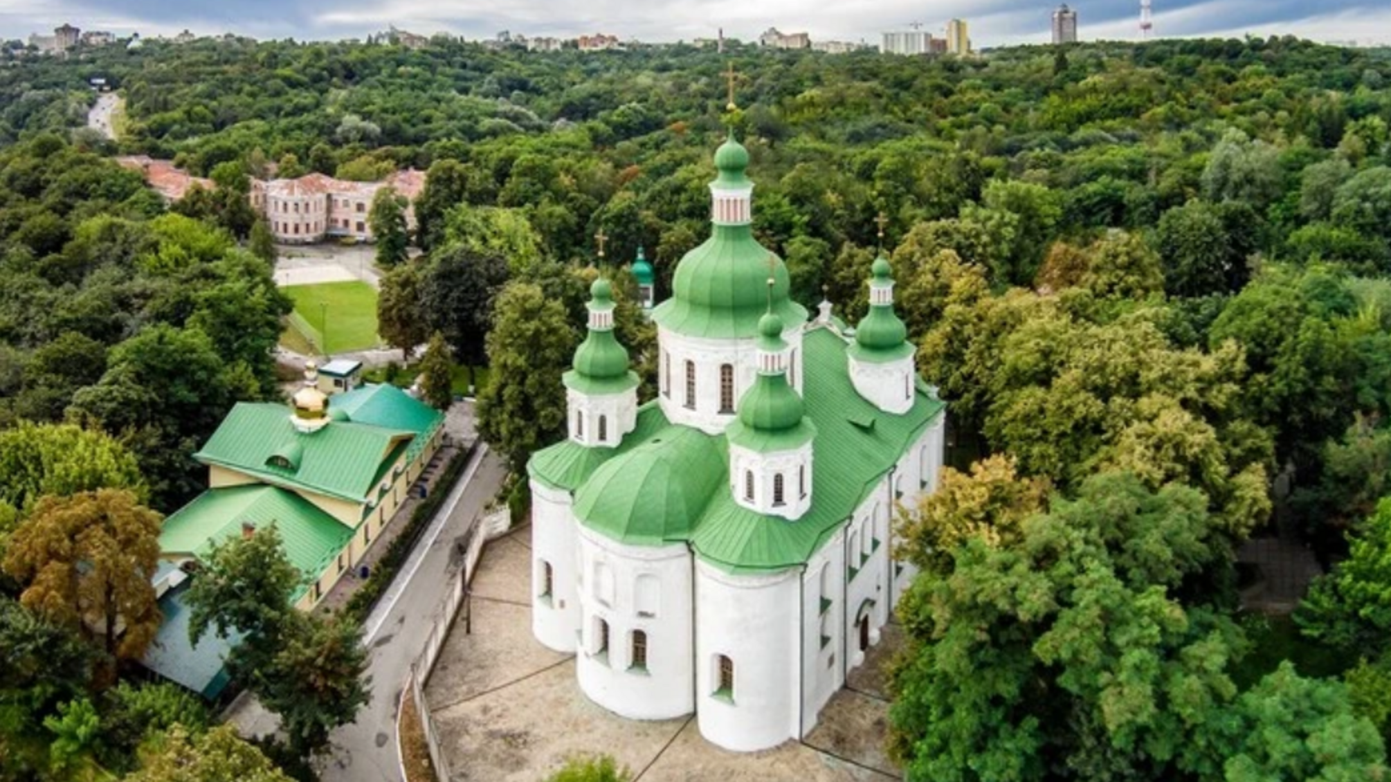 Кирилівська церква повертається до української молитви: символічна подія на тлі війни