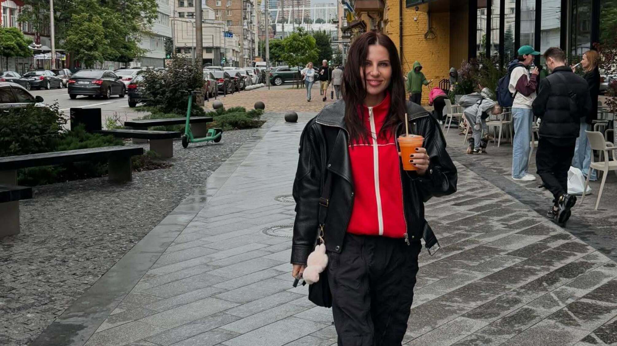 Скандальная блоггерша Алхим показала носки в цветах русского флага