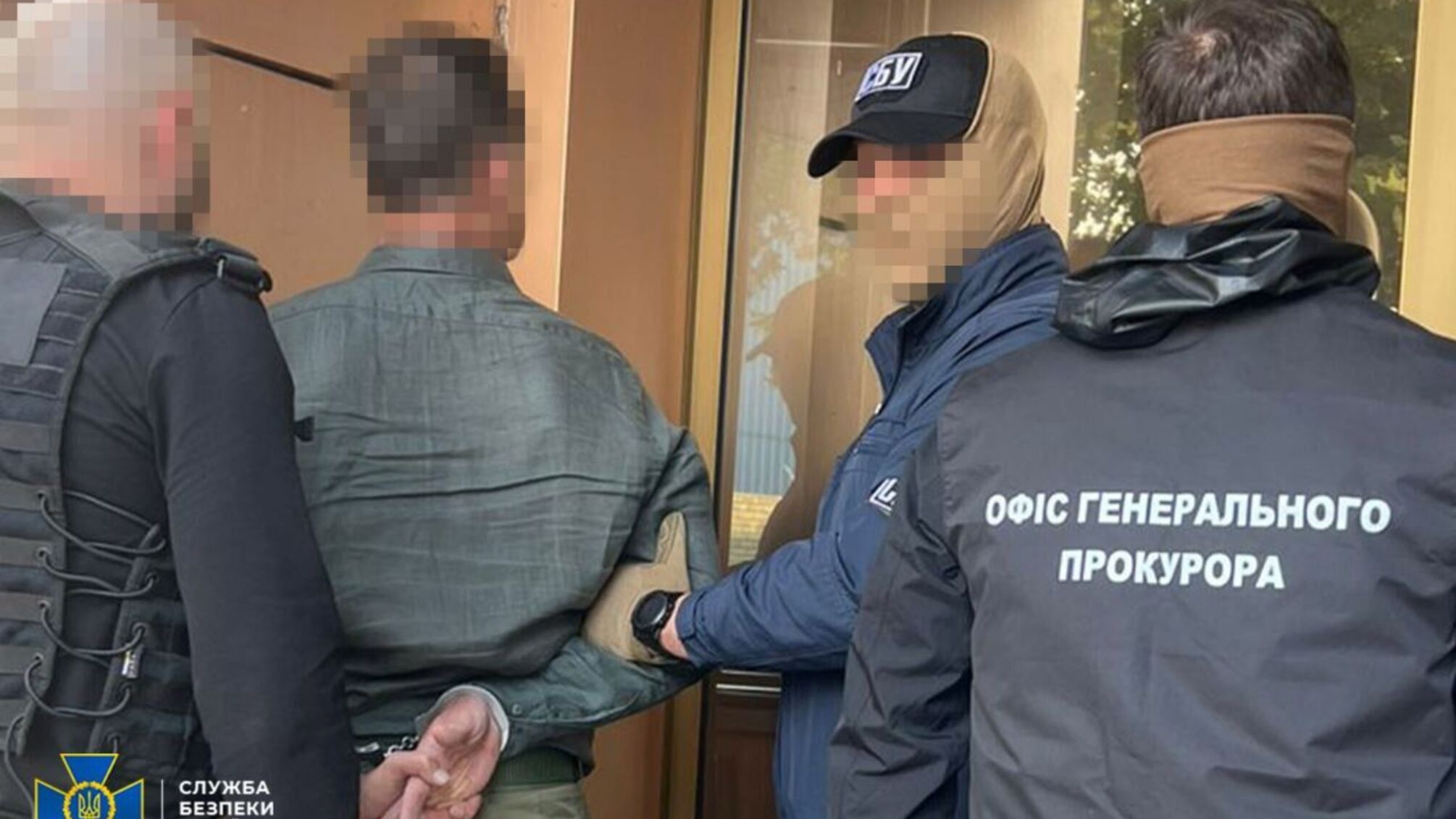 У Києві затримали двох шахраїв, які вимагали хабар у виробника оборонної техніки