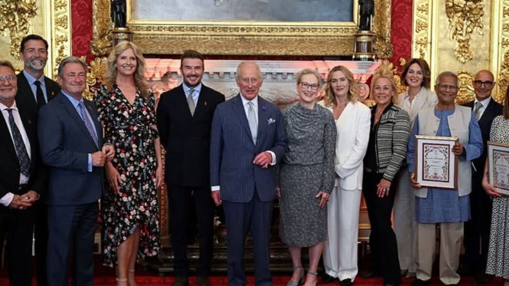 Великобритания почтила Бекхэма: теперь он - сэр Дэвид