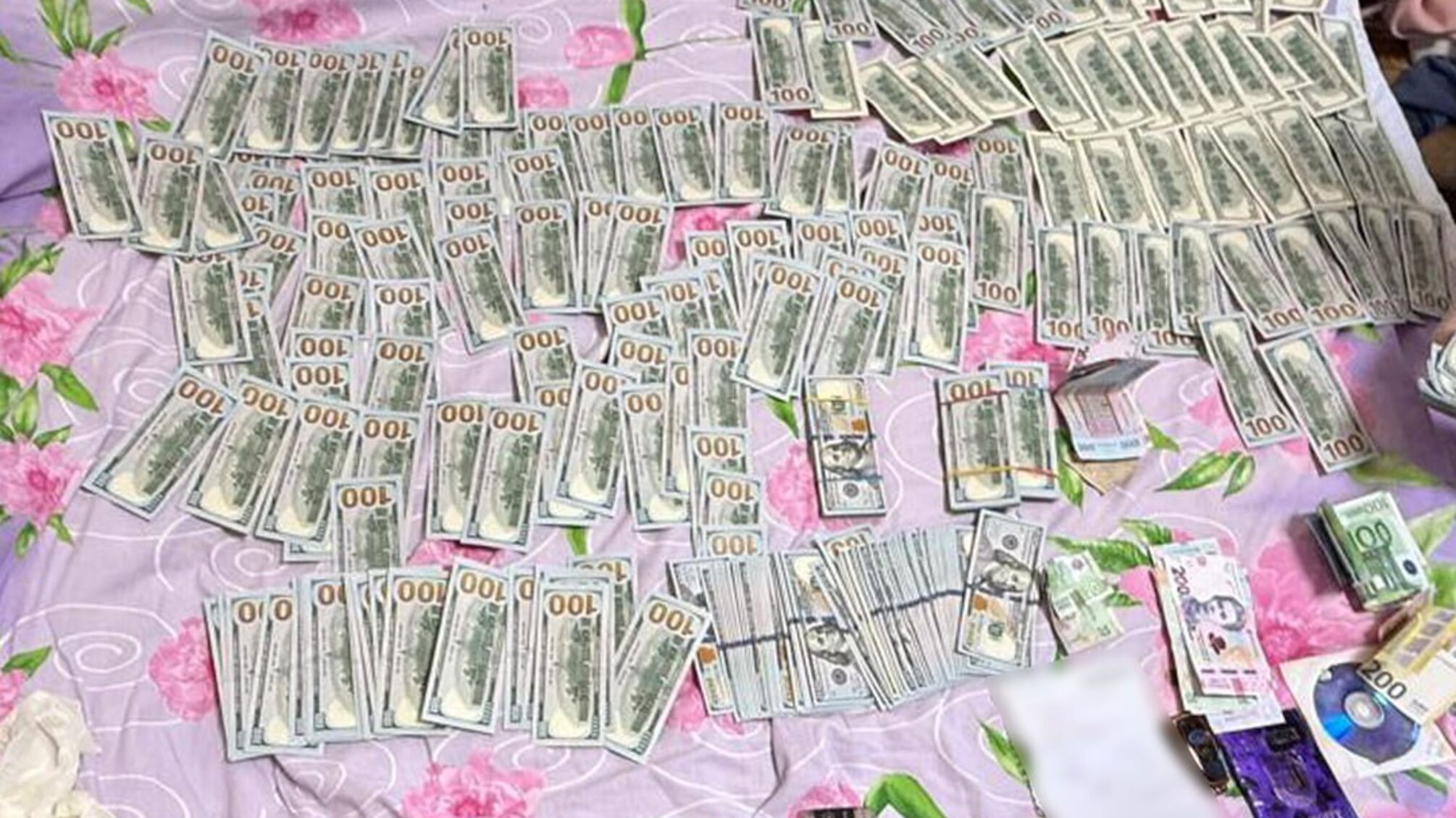 СБУ та Нацполіція викрили злочинну групу