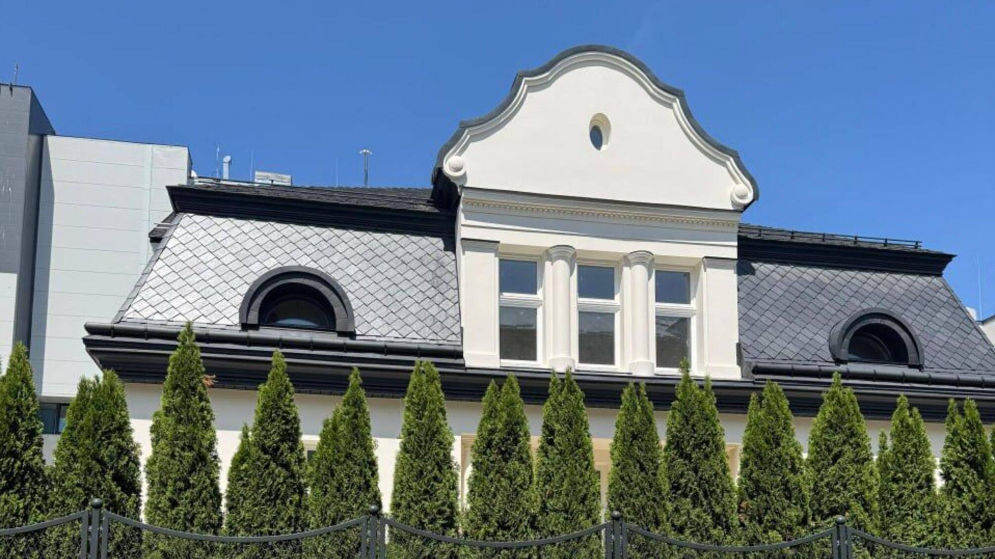 Вилла Мюллера во Львове: ремонт фасада здания семьи Романюков завершен