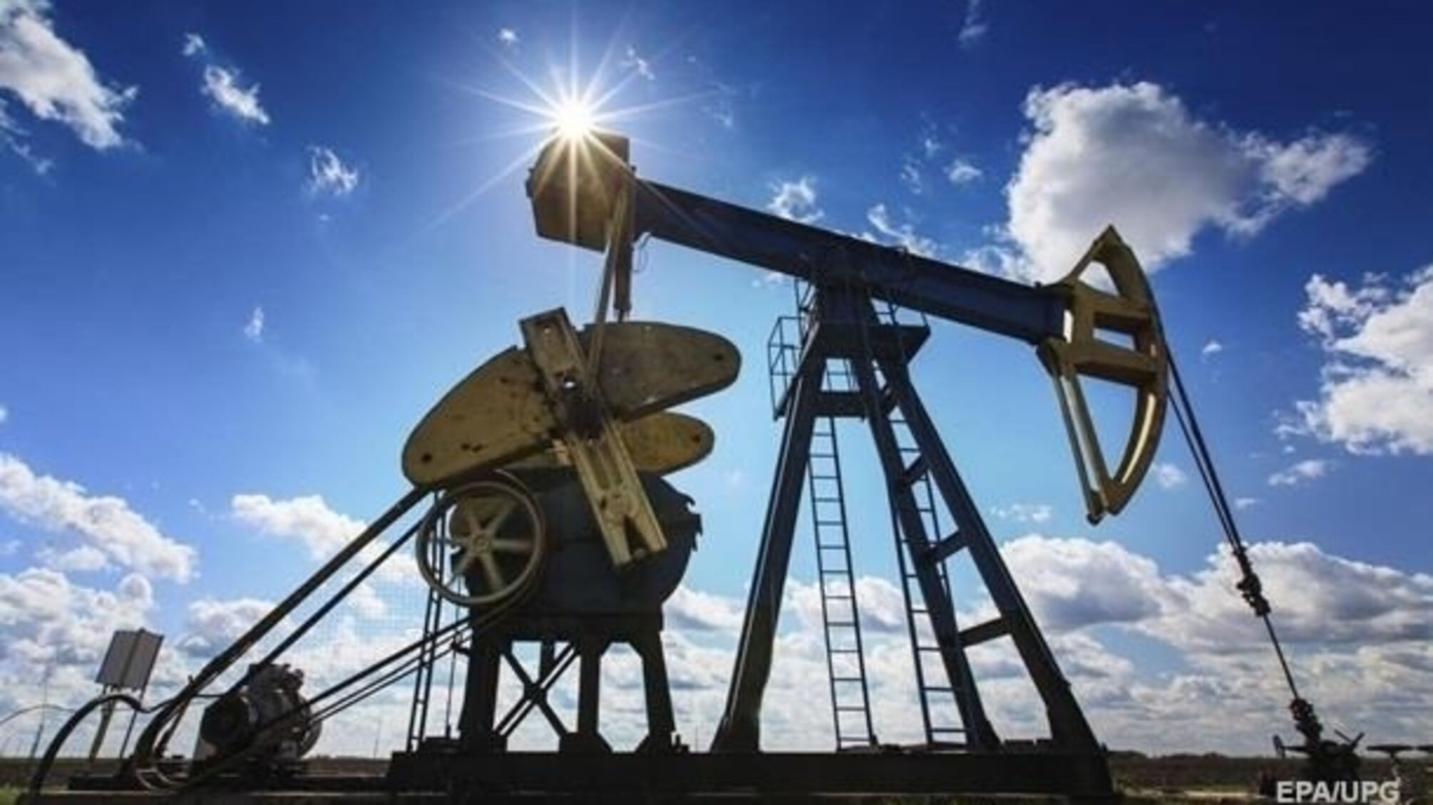Экспорт нефти из России в мае сократился: доходы из-за санкций упали на сотни миллионов долларов