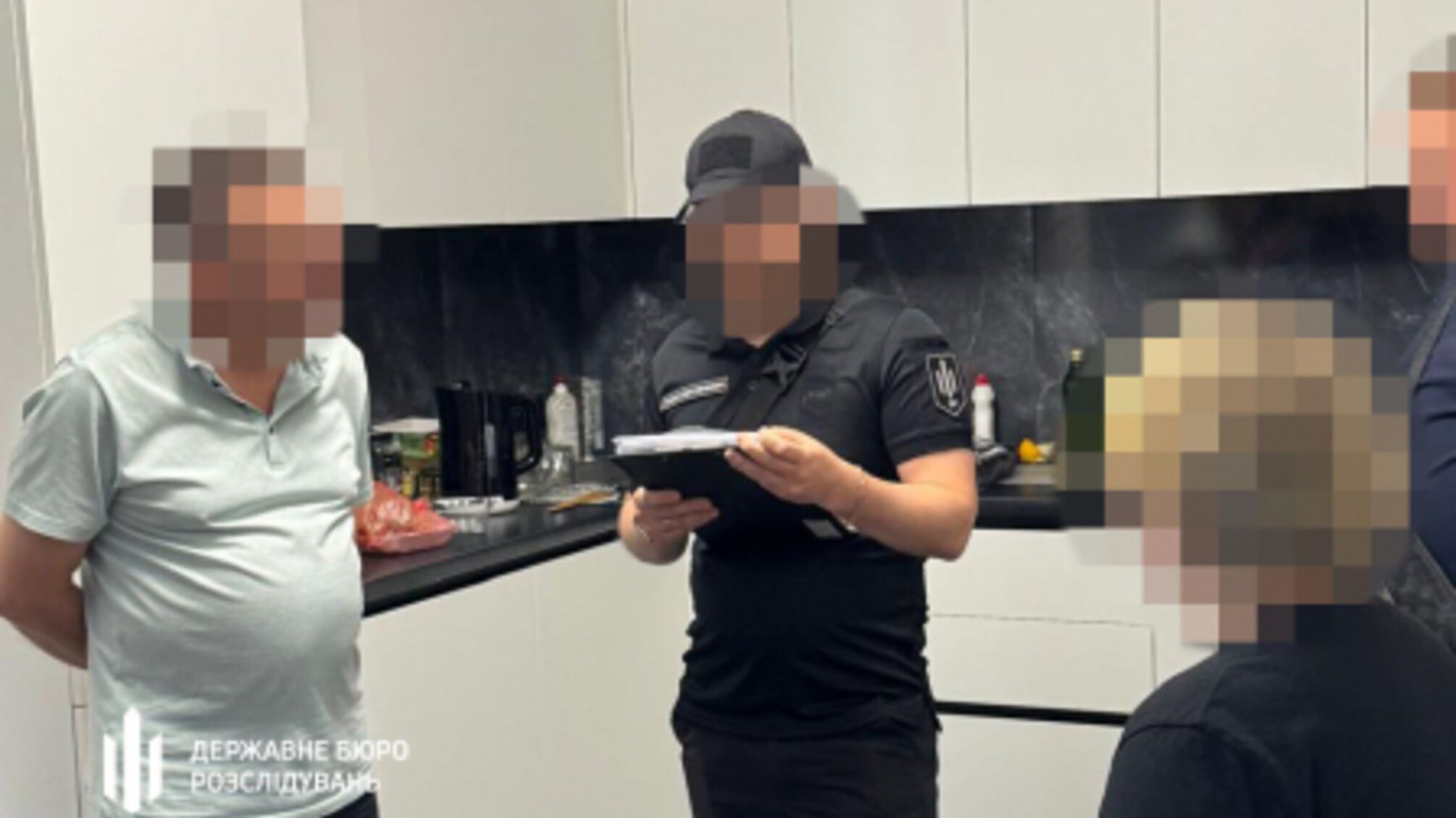 ДБР разоблачило предпринимателя, который присвоил 35 млн грн по закупкам для ВСУ