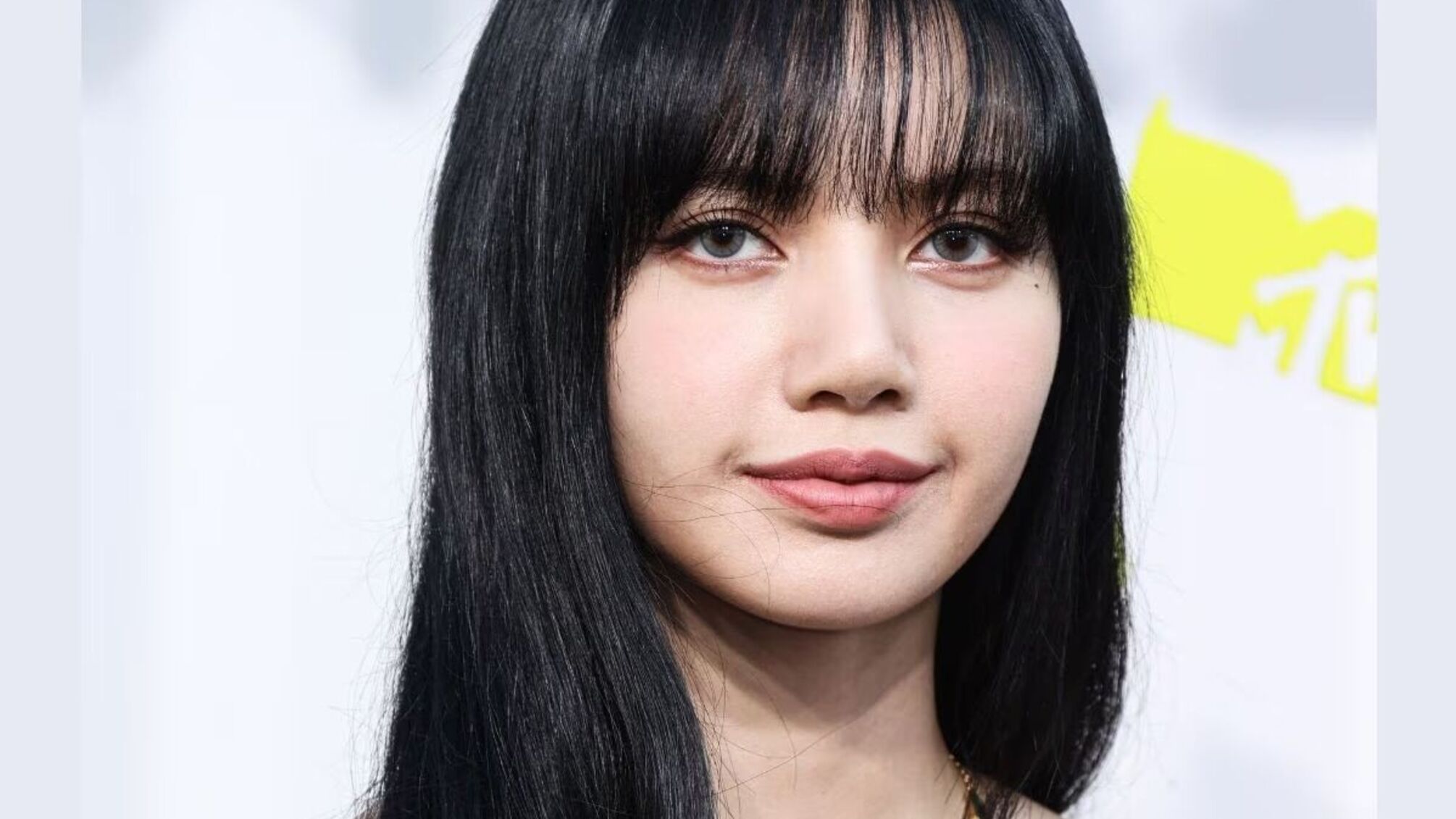 Скандал на Met Gala: Леса из BLACKPINK дебютировала с образом, вызвавшим споры в соцсетях