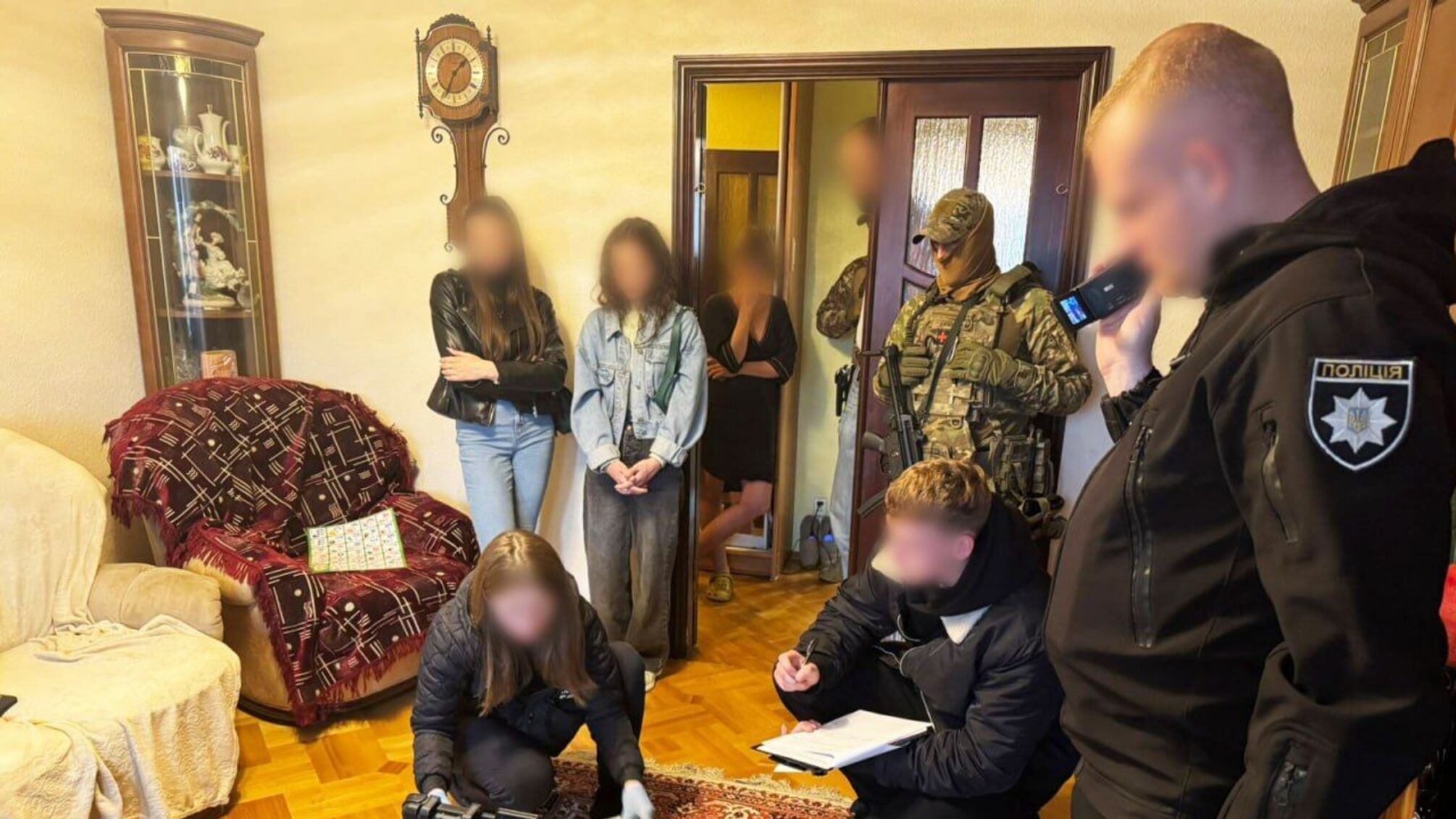 Псевдосотрудники банка похитили государственные средства с карты женщины