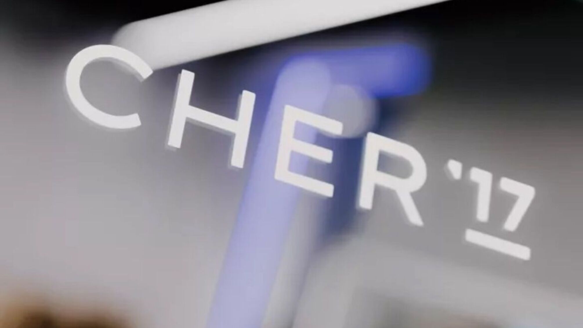 Український бренд одягу подарував сукню дівчині, яка не мала в чому йти на випускний