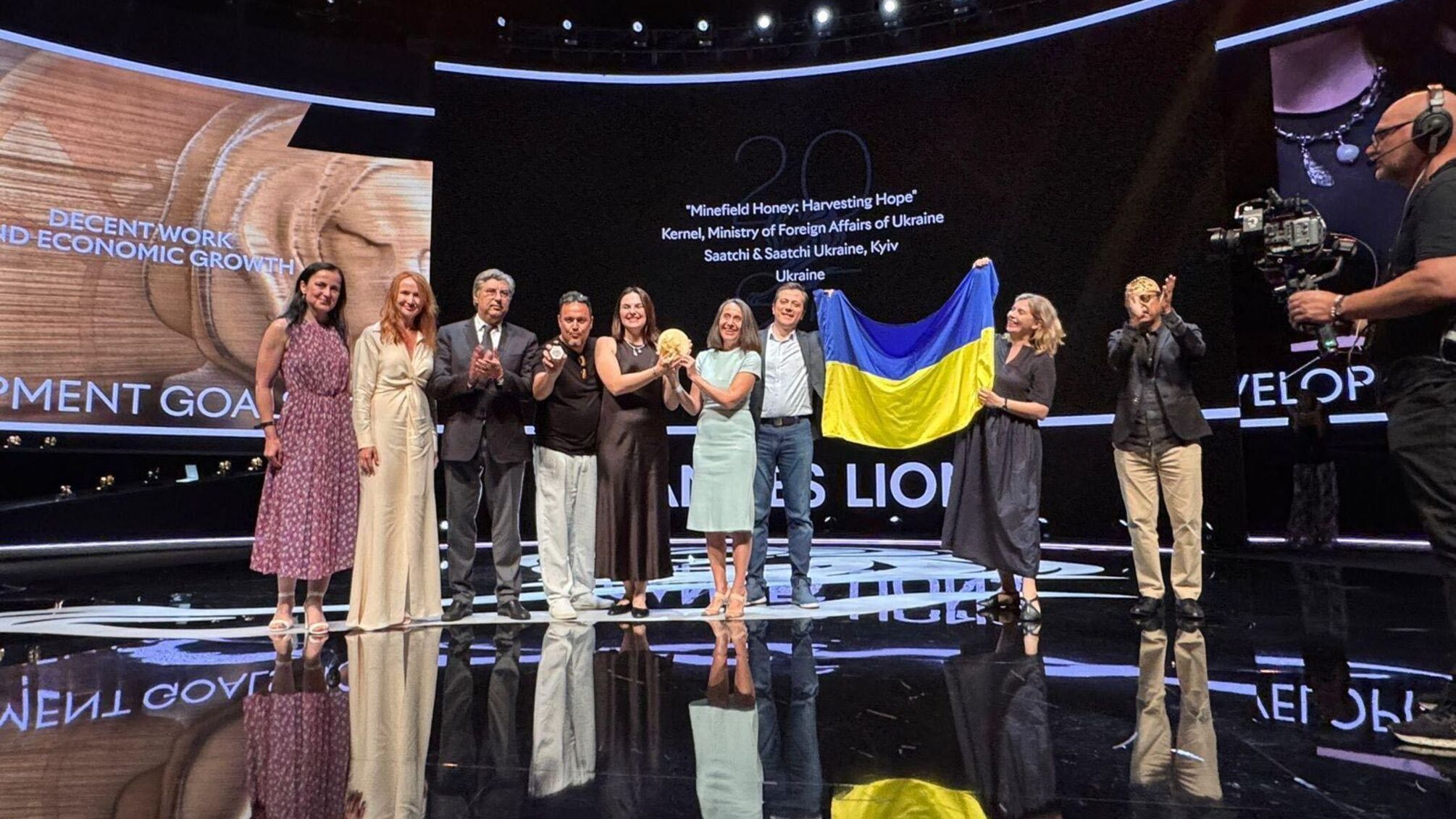 Украина впервые завоевала золото на Cannes Lions — победил 'Мед минных полей'