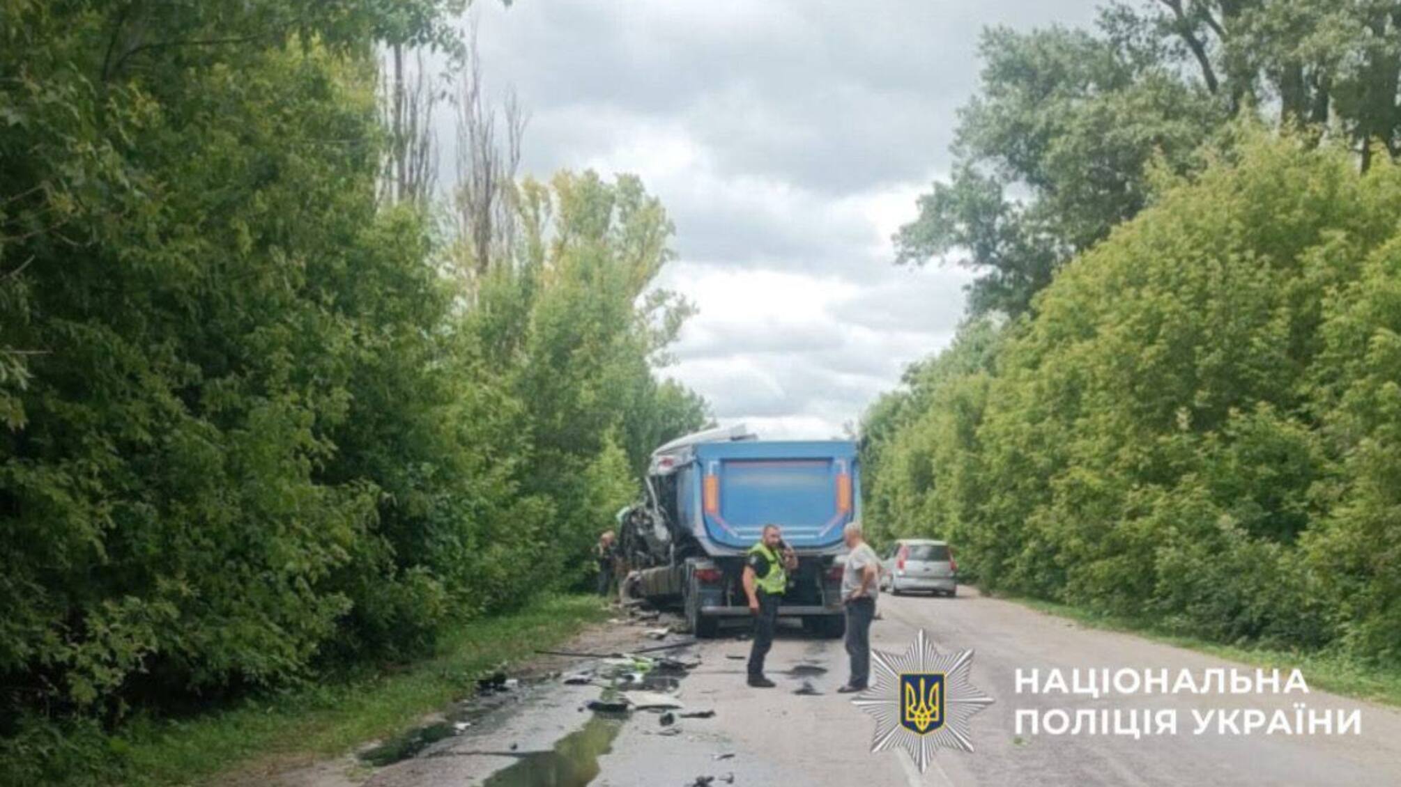 На Київщині зіткнулися дві вантажівки: постраждав один із водіїв