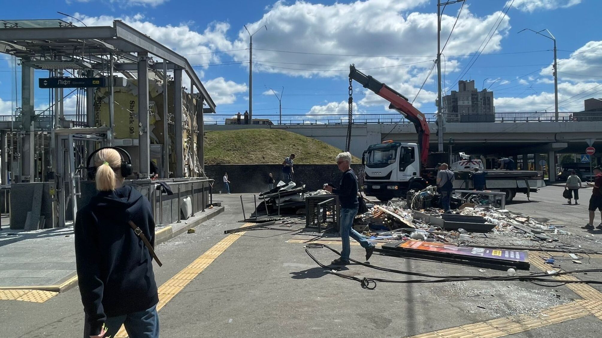 Зруйнована станція метро 'Святошин' у Києві