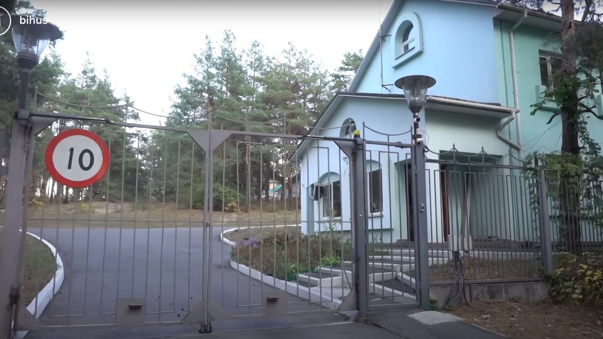 Виллы для «своих»: кто и по каким схемам получил дома бывшей базы таможенников