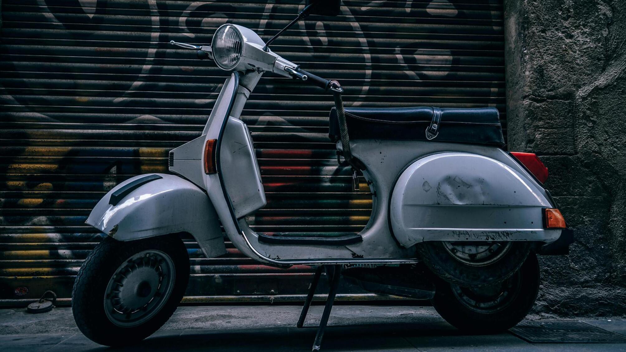 У Києві чоловік вижив після замінування скутера