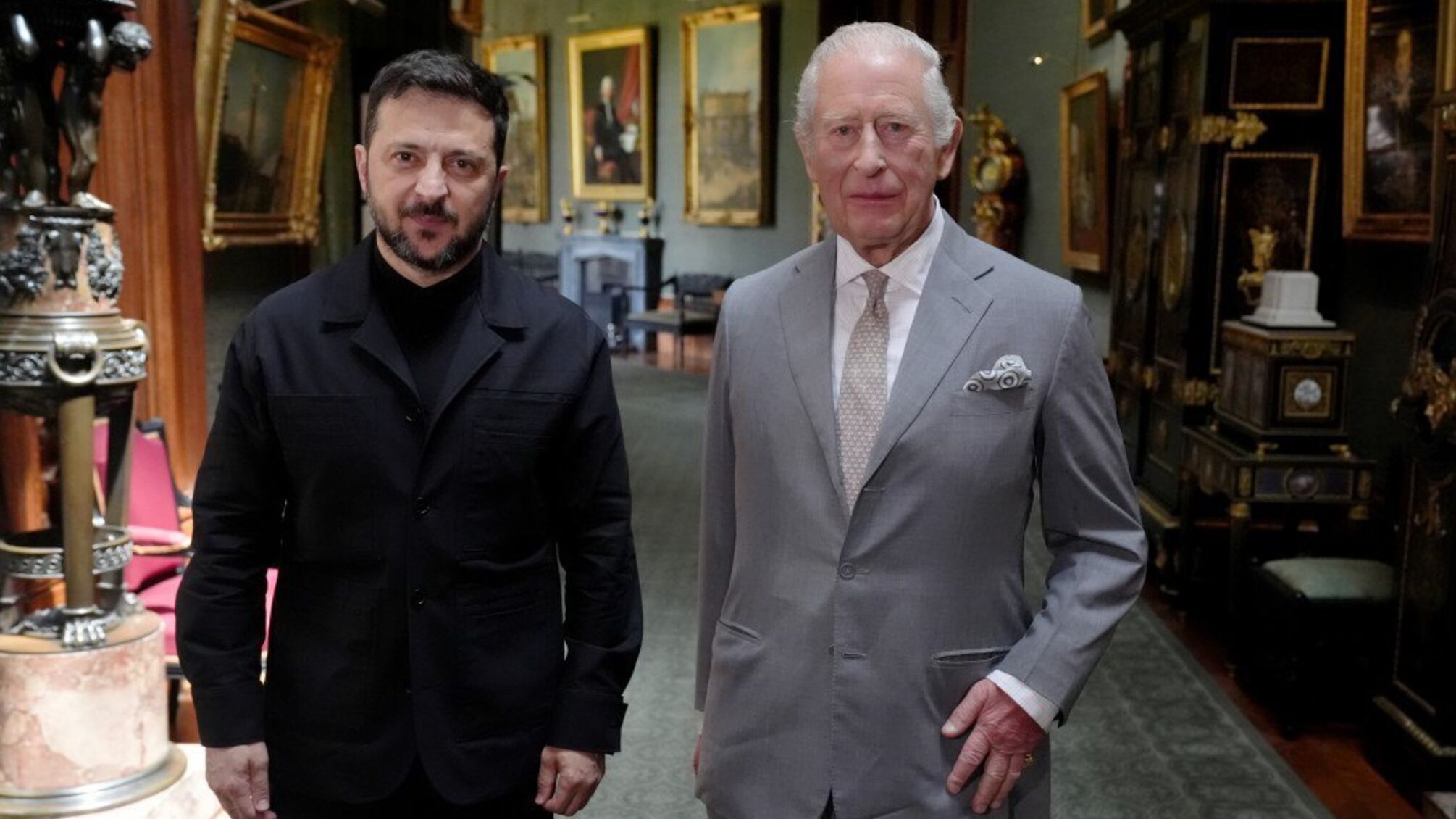 Мілітарі з елементами класики: що носить Зеленський на міжнародних зустрічах