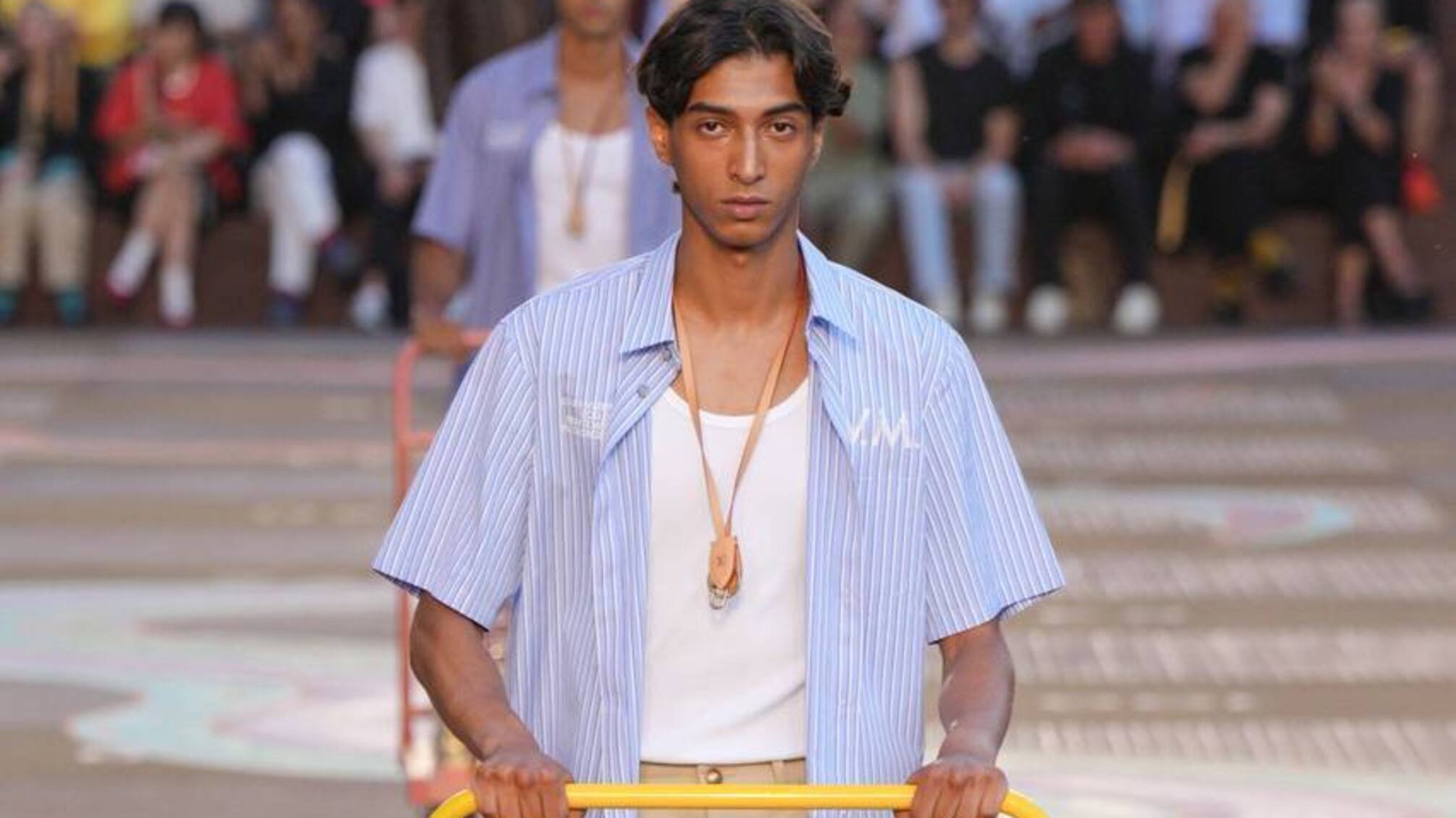 Фаррелл Уильямс показал индийское вдохновение в новой мужской коллекции Louis Vuitton