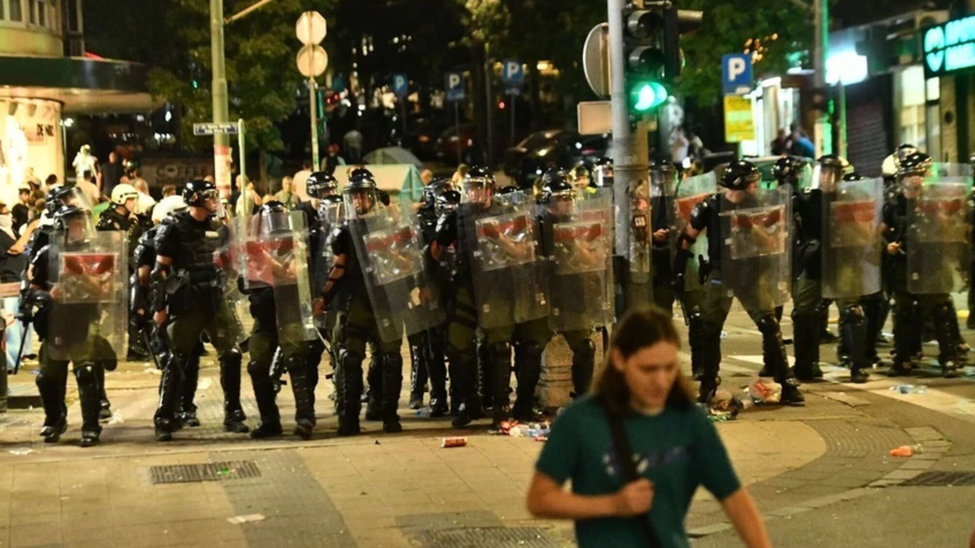 Сльозогінний газ і кийки: жорсткі розгони протестів у центрі сербської столиці