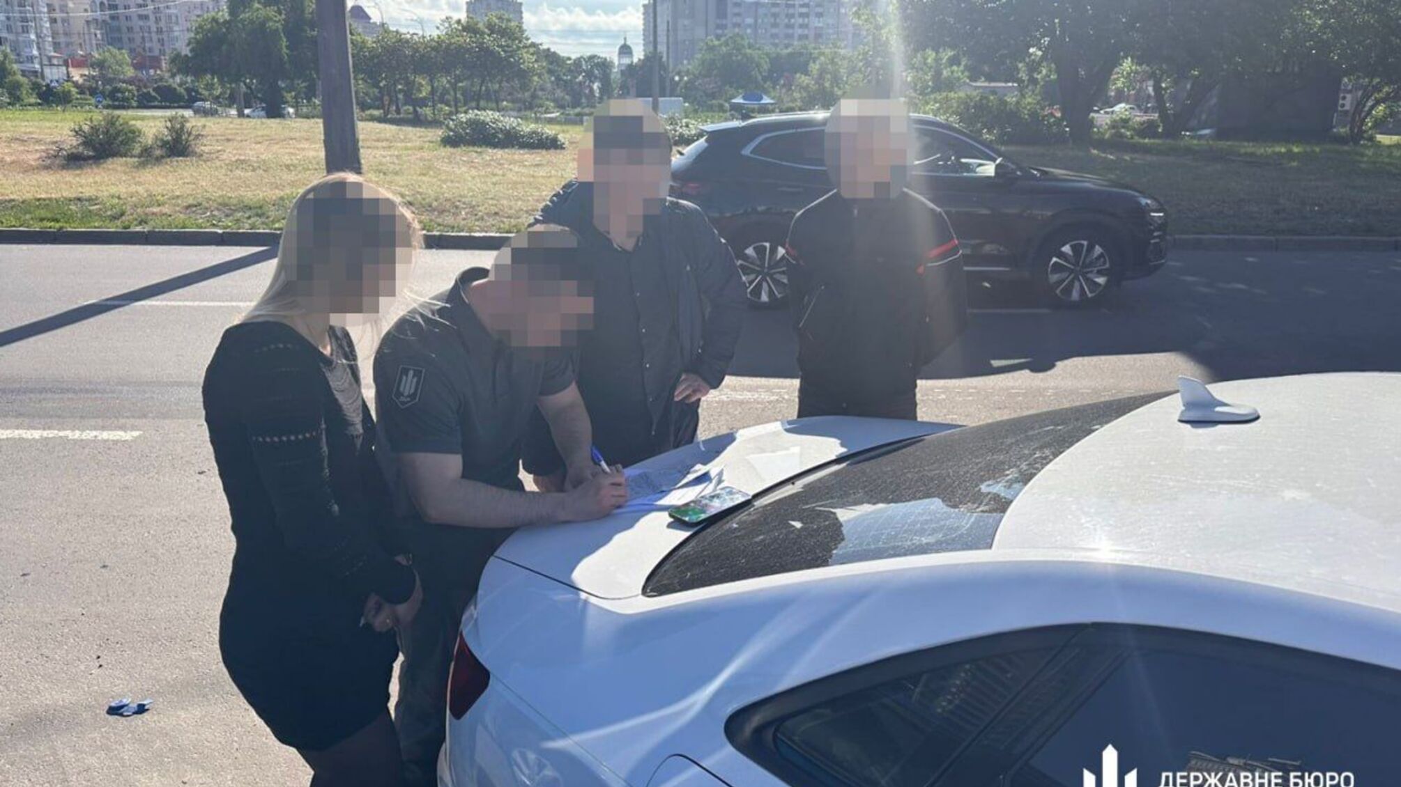 Колишня правоохорониця за гроші 'чистила' базу ухилянтів — ДБР
