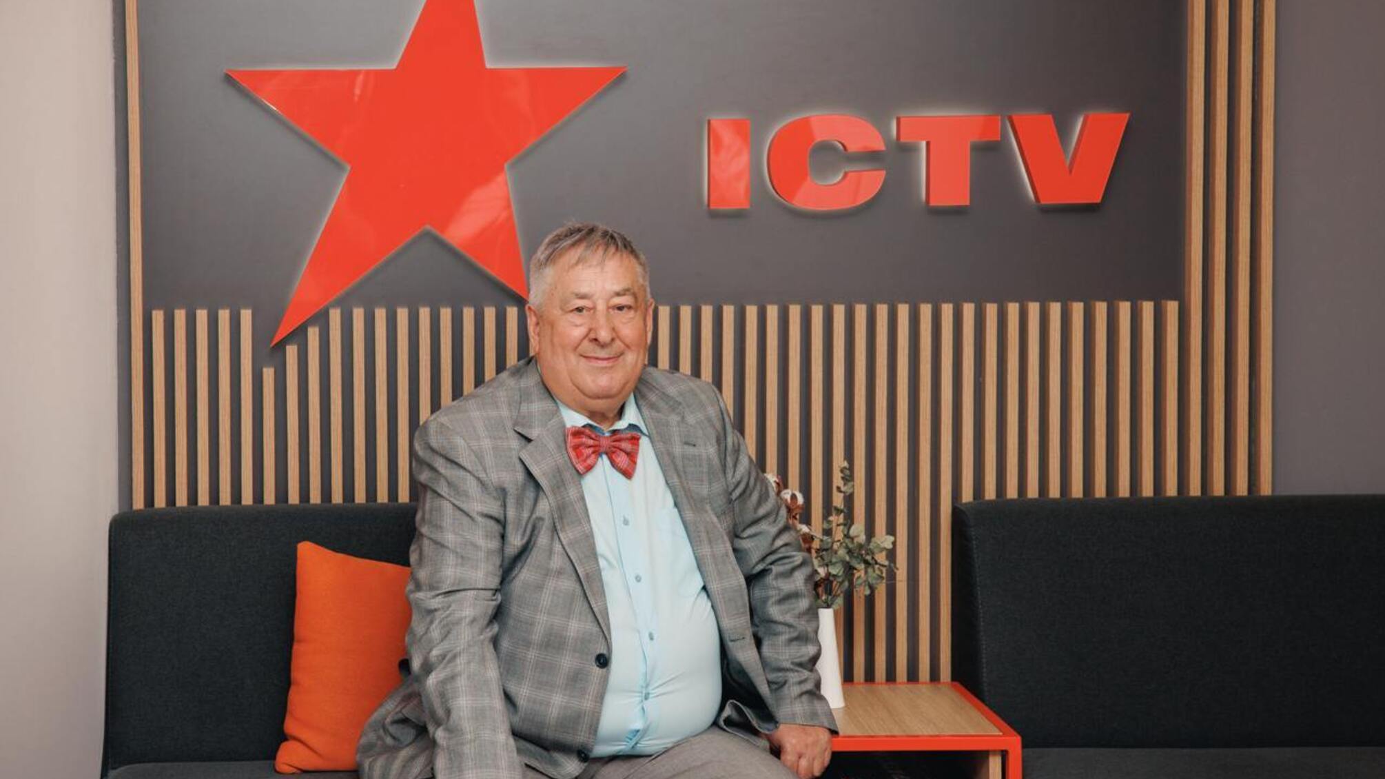 Николай Луценко на фоне ICTV