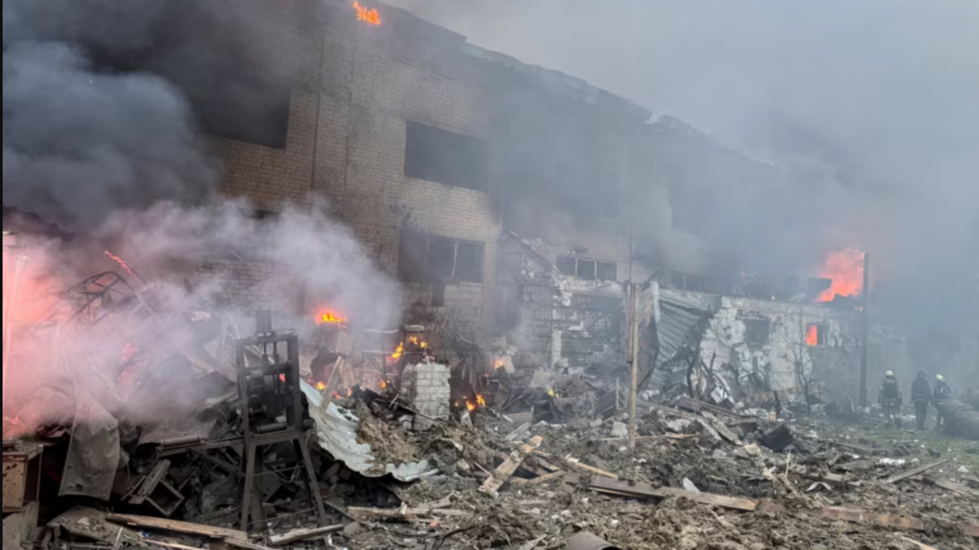 В Харькове возросло количество пострадавших после удара России по жилому району
