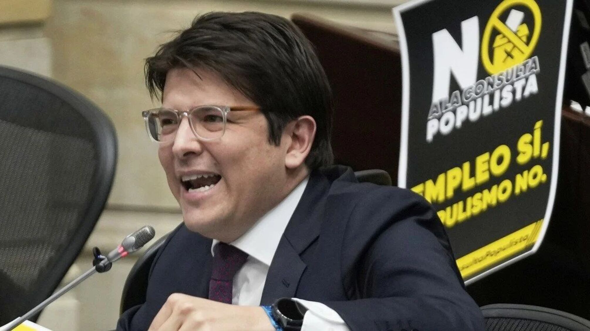 15-річний нападник вистрілив у спину Урібе Турбаю під час мітингу в Боготі