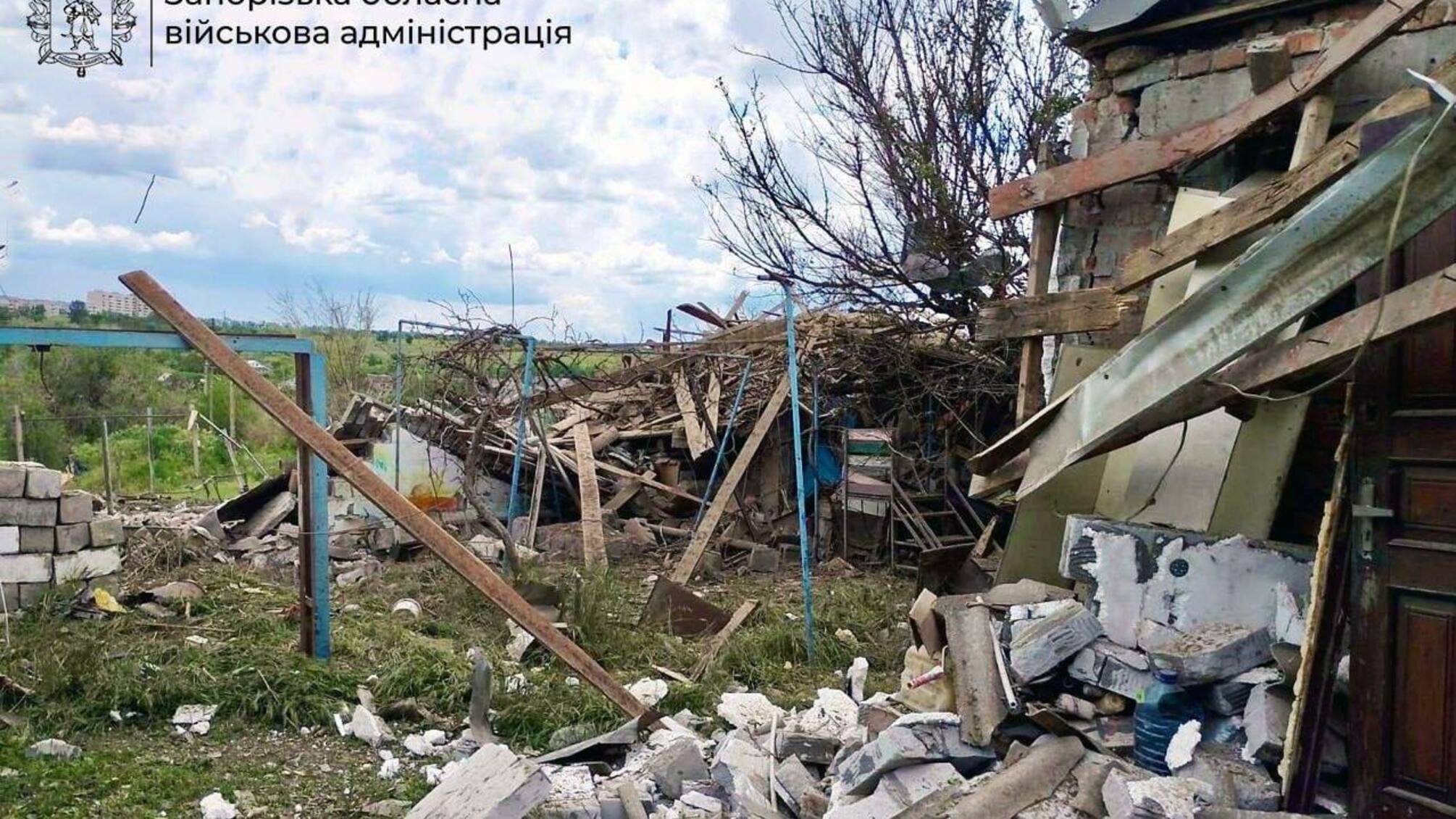 Ночная атака на Запорожье: оккупанты разрушили дом и ранили 63-летнего мужчину