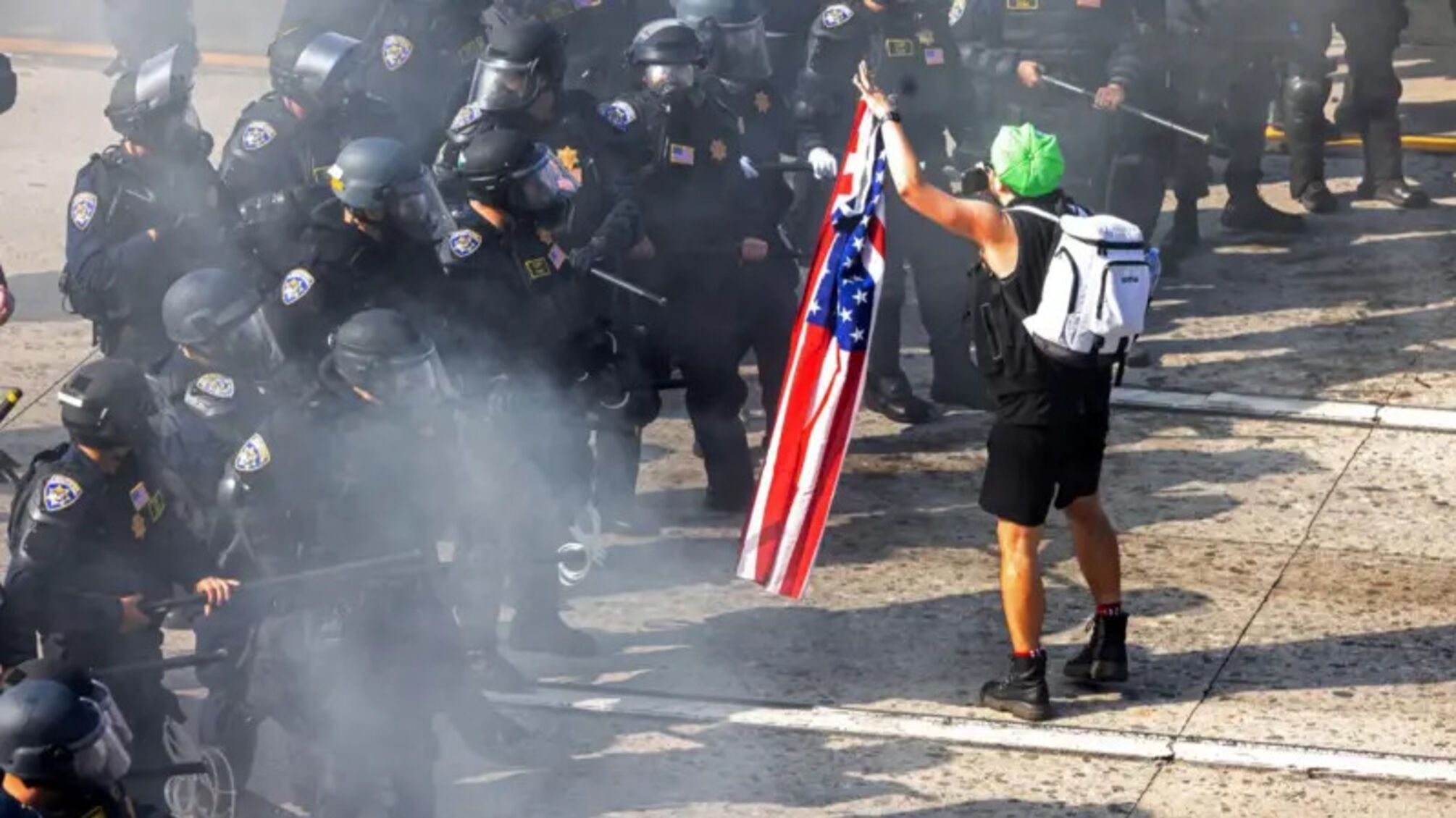 Трамп вводить війська в Лос-Анджелес