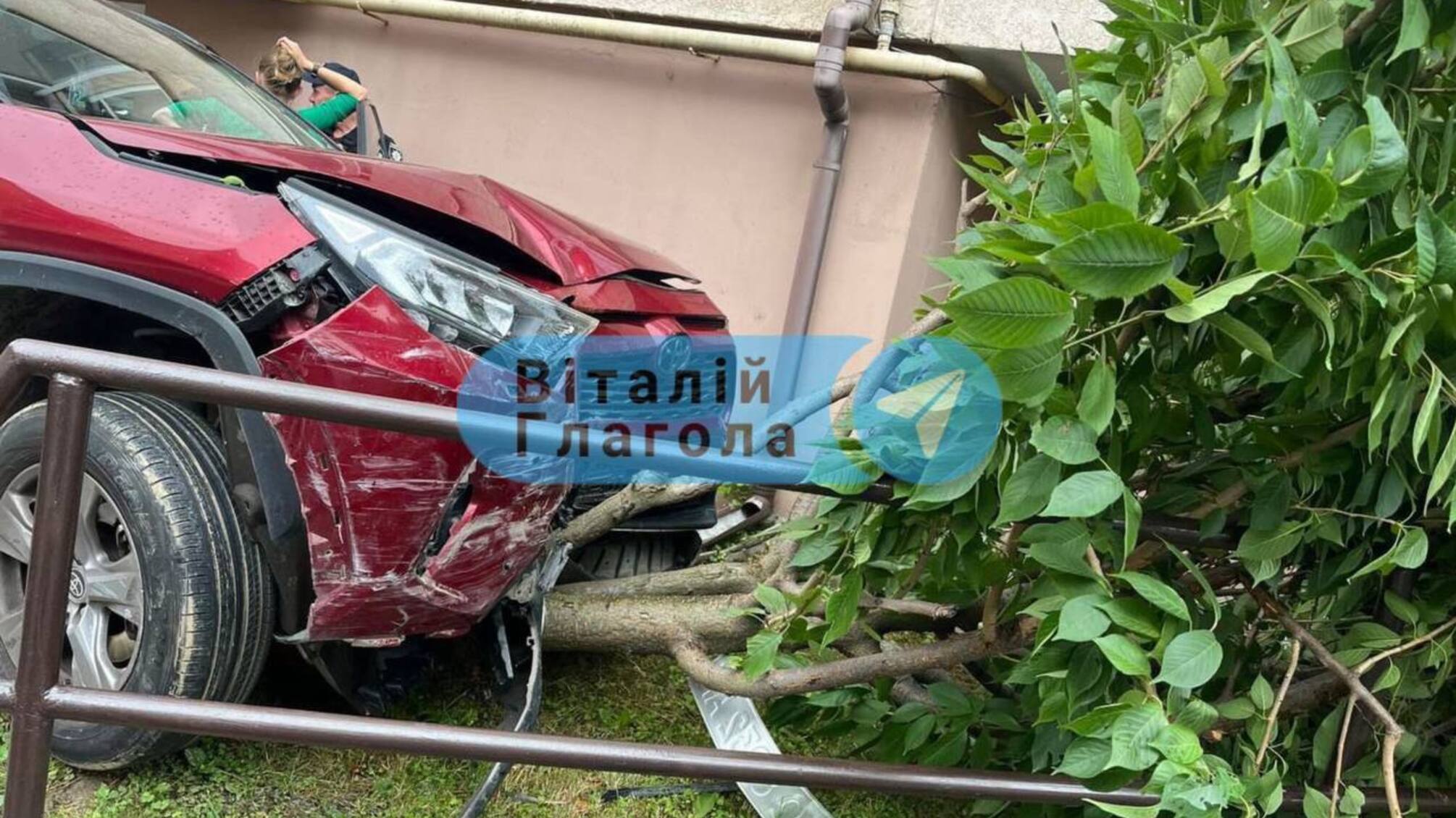 В Ужгороді п’яна водійка знесла шість автівок біля супермаркету