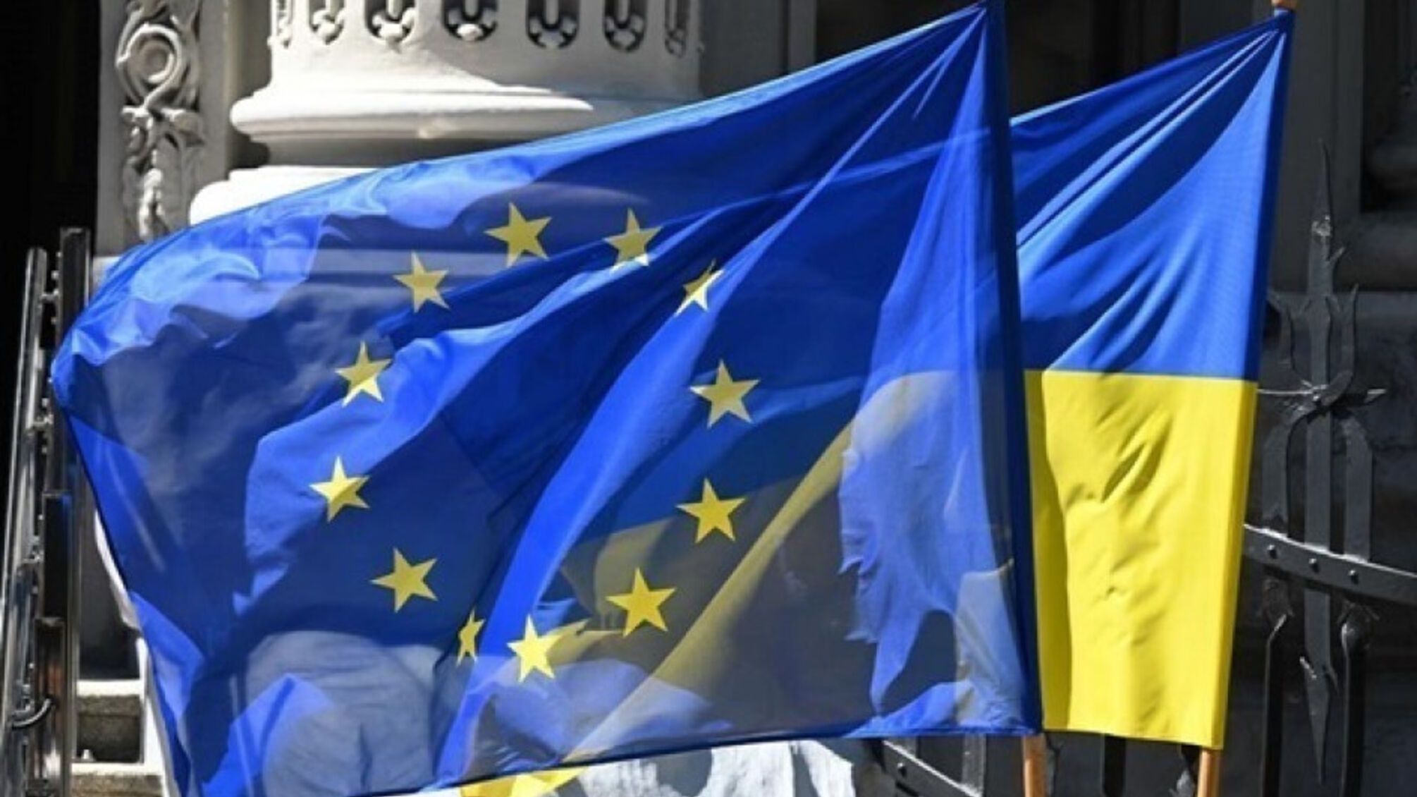 Евросоюз обсуждает новые санкции против России и угрозу пошлин от США