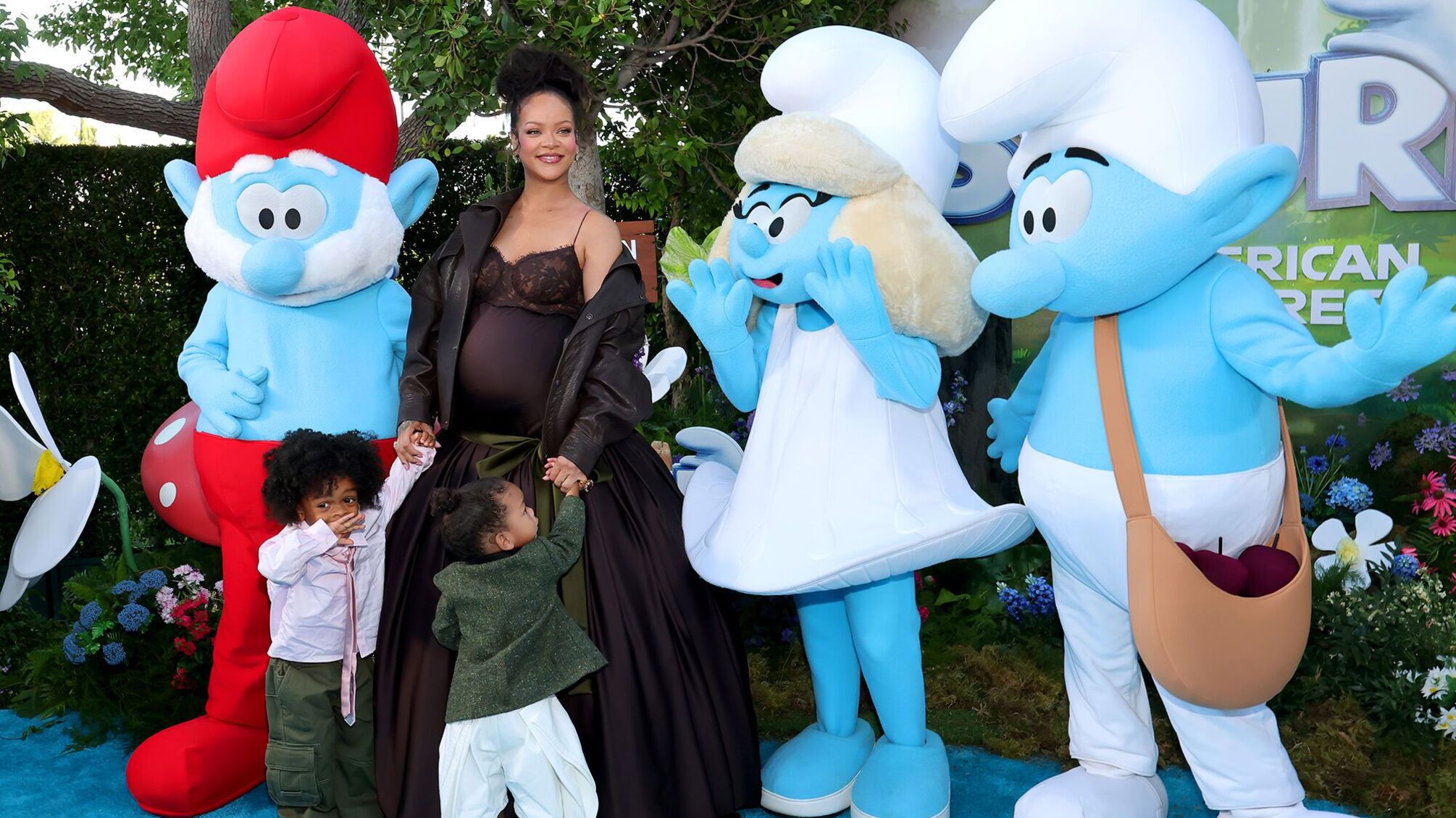 Рианна с сыновьями на премьере «Смурфиков»