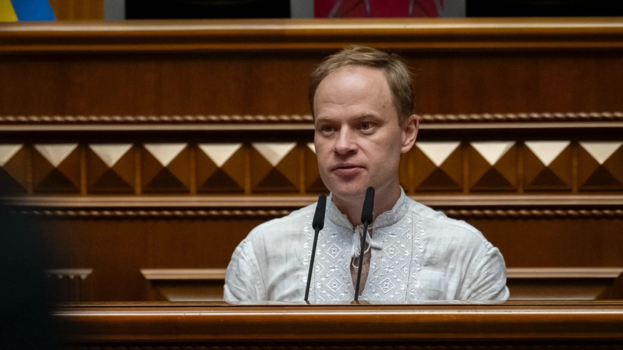 'Модний вирок' у Верховній Раді: Ярослав Юрчишин прийшов на засідання у сандалях