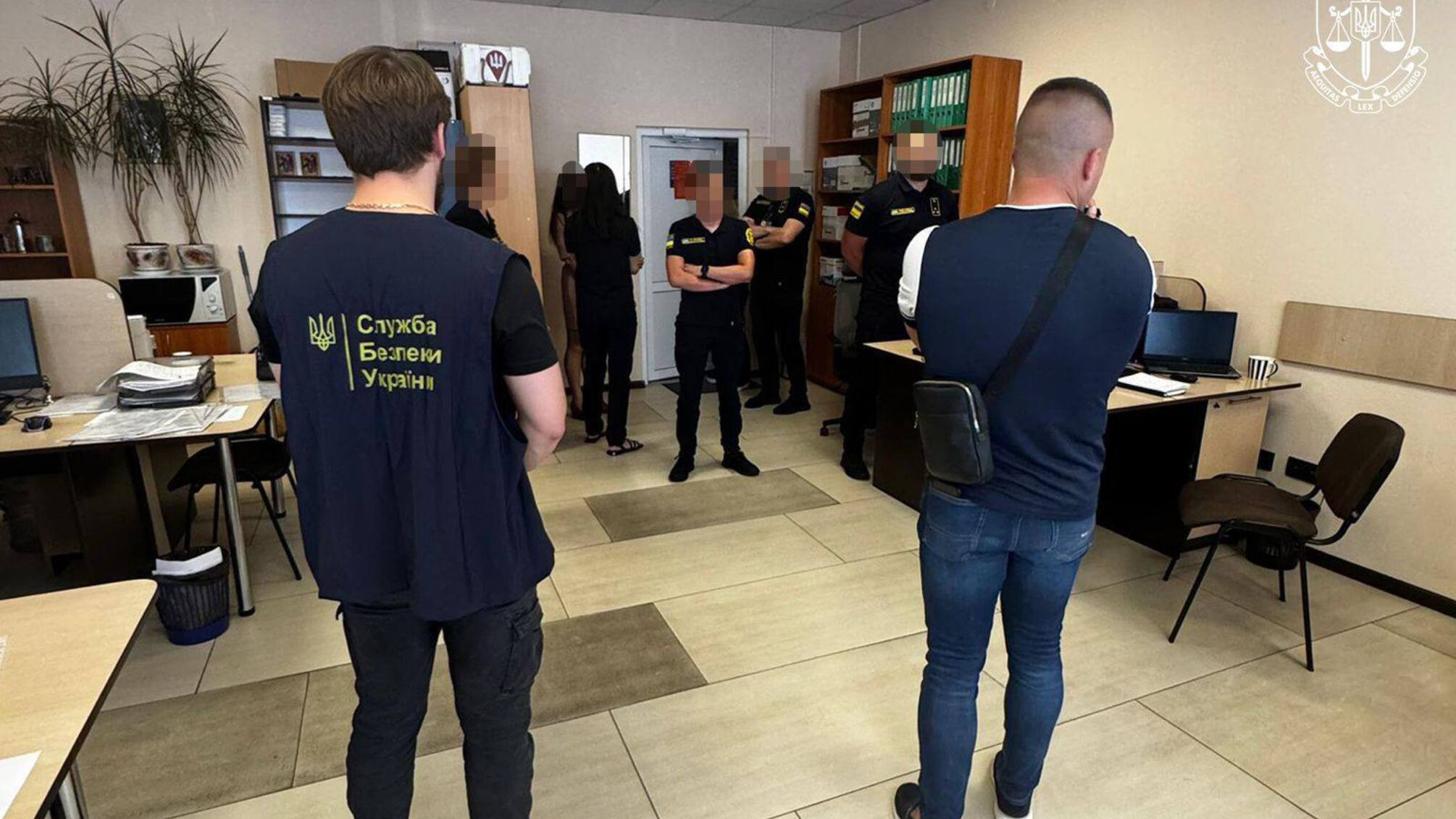 Во Львовской области таможенник погорел на взятке $1600 за 'чистое' растаможивание авто