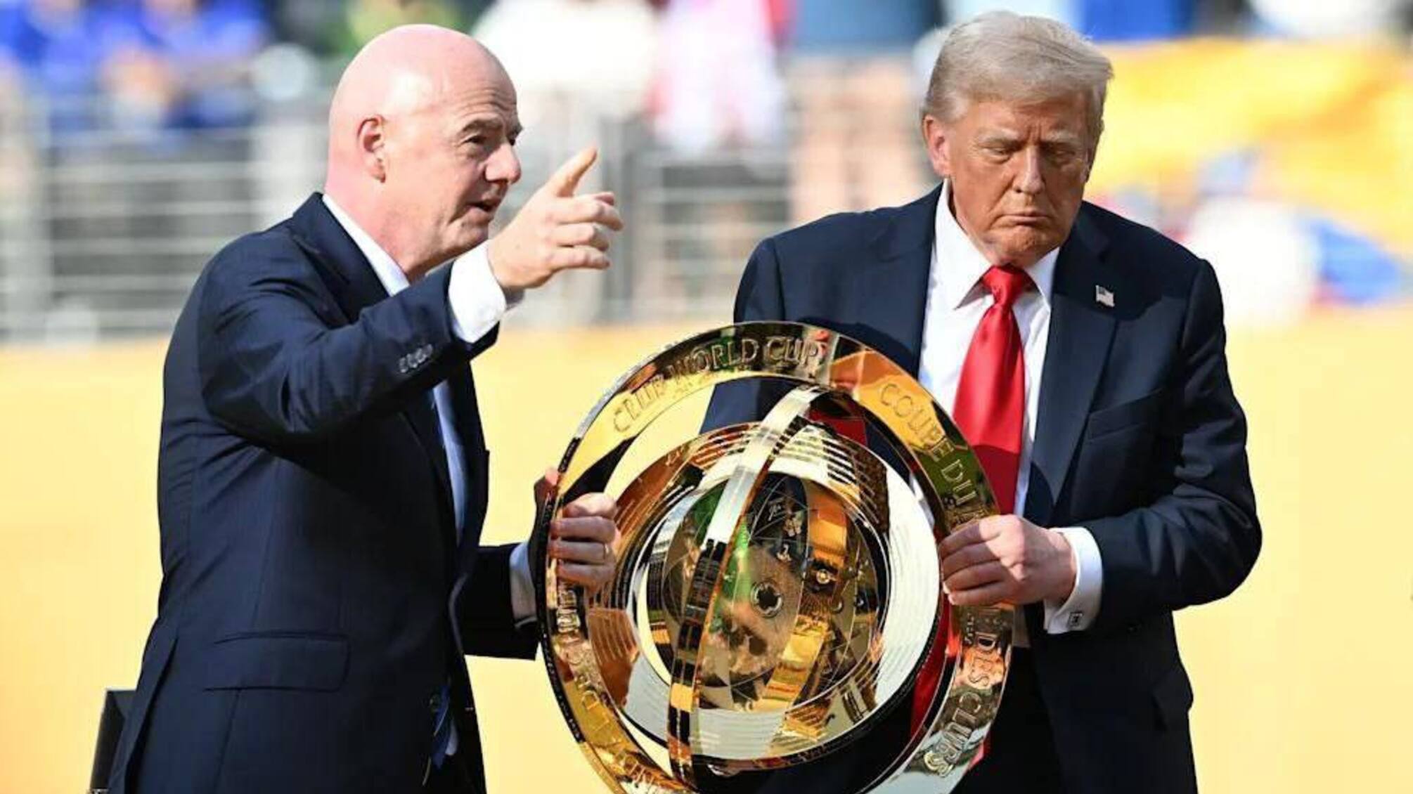 Трамп забрал кубок Клубного чемпионата мира: 'Челси' остался с копией