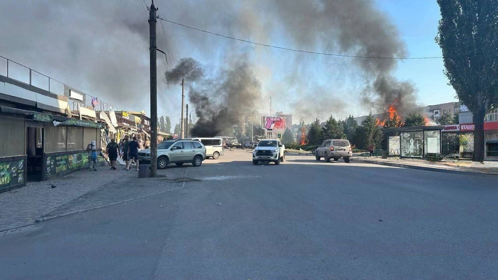 Авиаудар по Доброполью: россияне попали в магазин в вечернее время пик