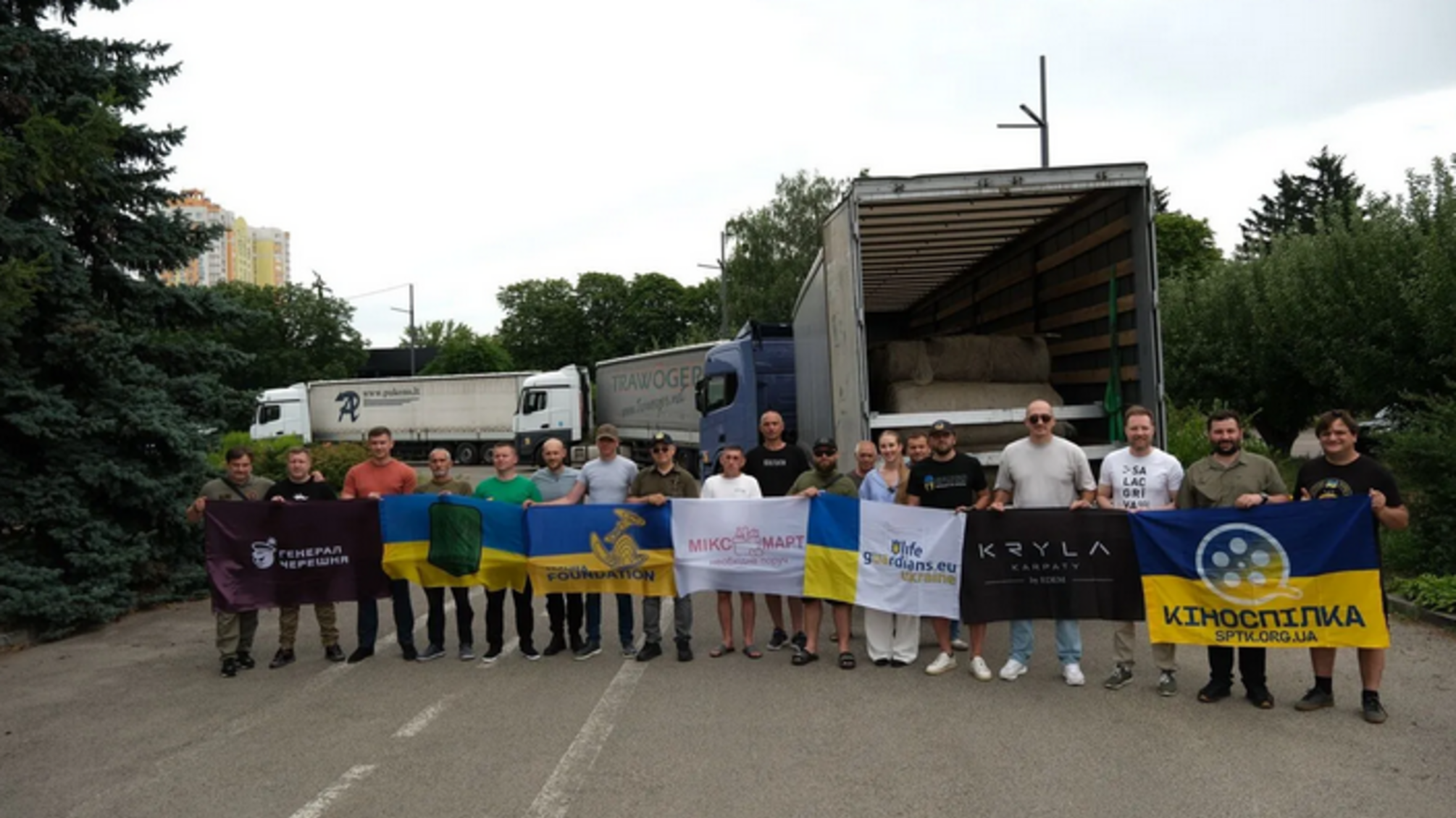 БФ 'Батальон Волонтер' с партнерами передал очередную партию антидроновых сеток защитникам на передовой
