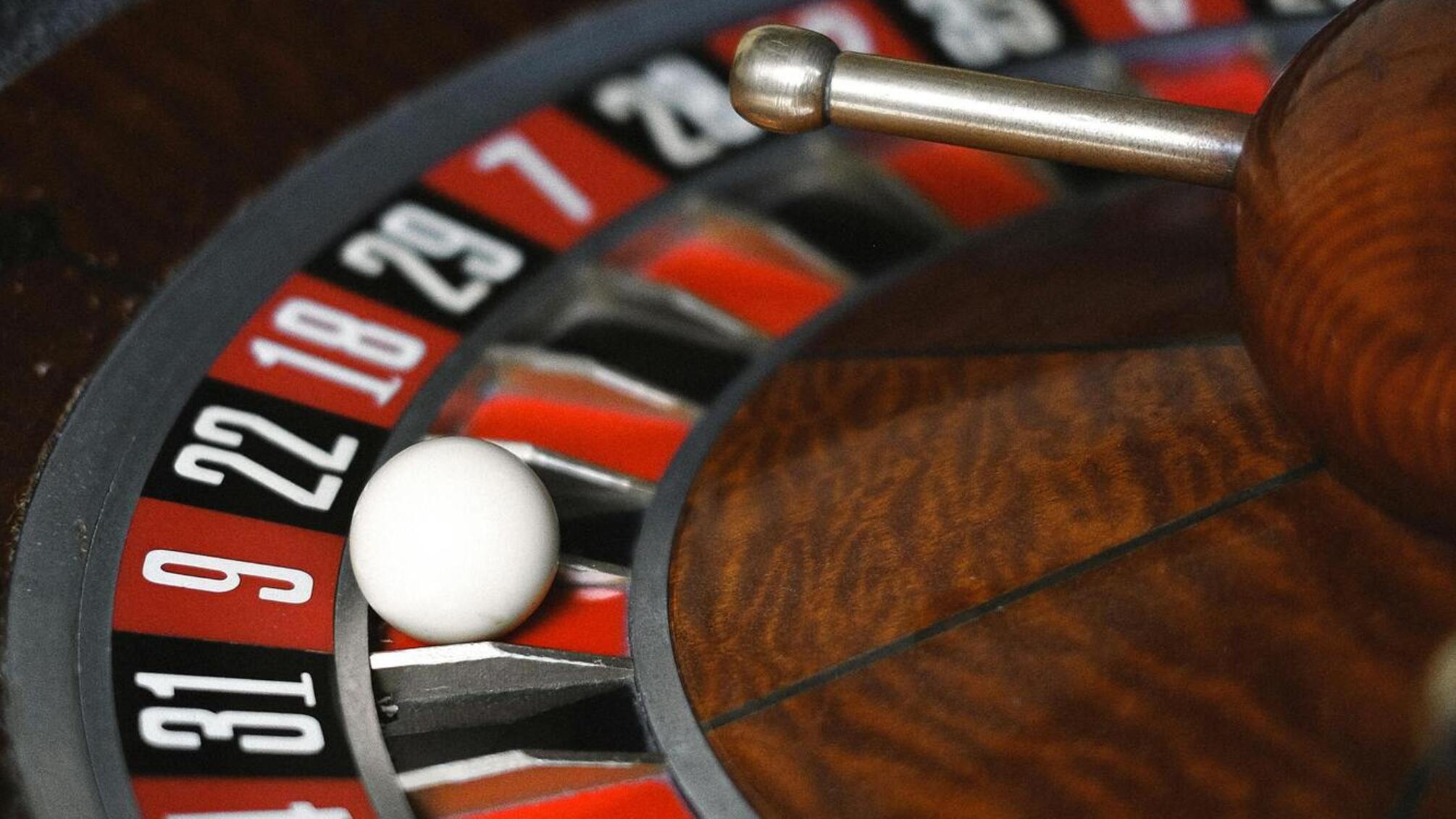 В Черкассах тренер проиграла в казино деньги на детскую поездку