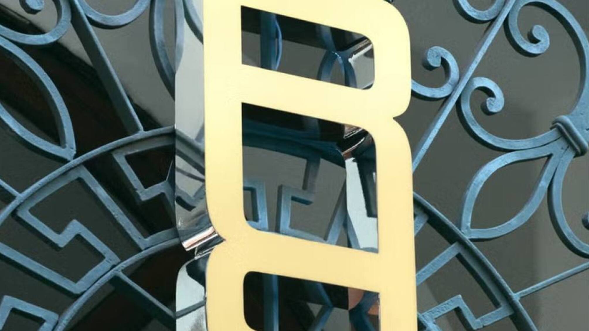 Range Rover впервые за 50 лет сменил логотип — к выходу электровнедорожника