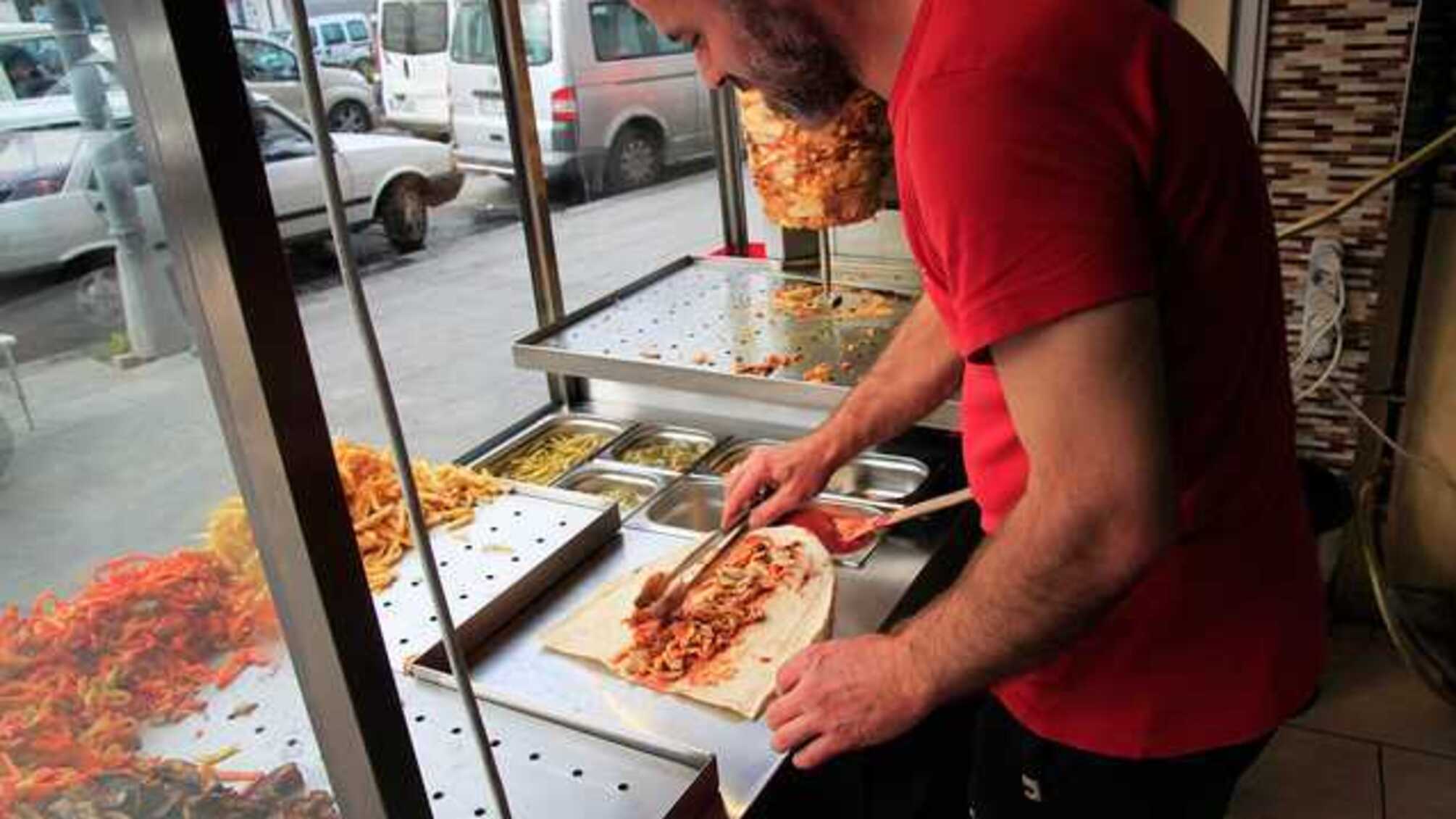 На Вінниччині відбулося масове отруєння шаурмою