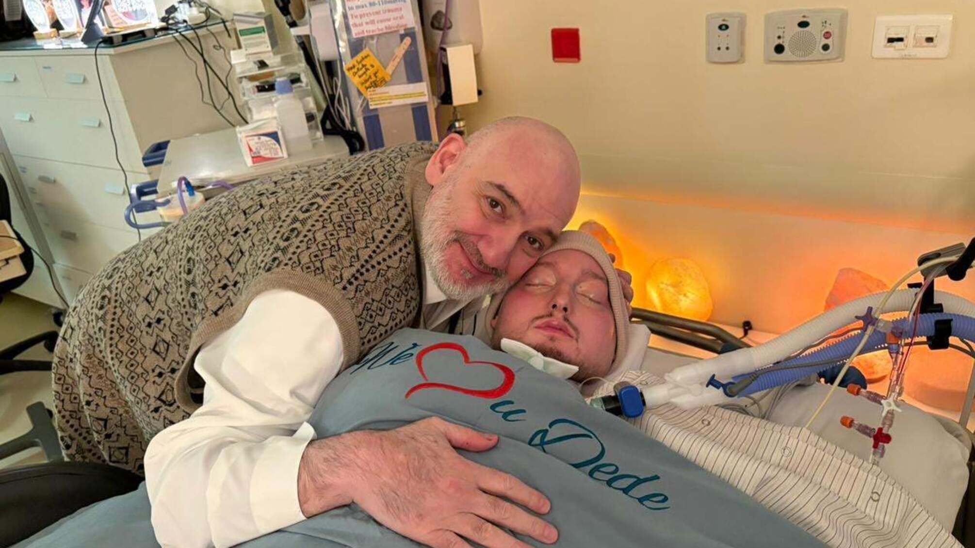 После 20 лет у коми скончался 'спящий принц' Аль-Валид