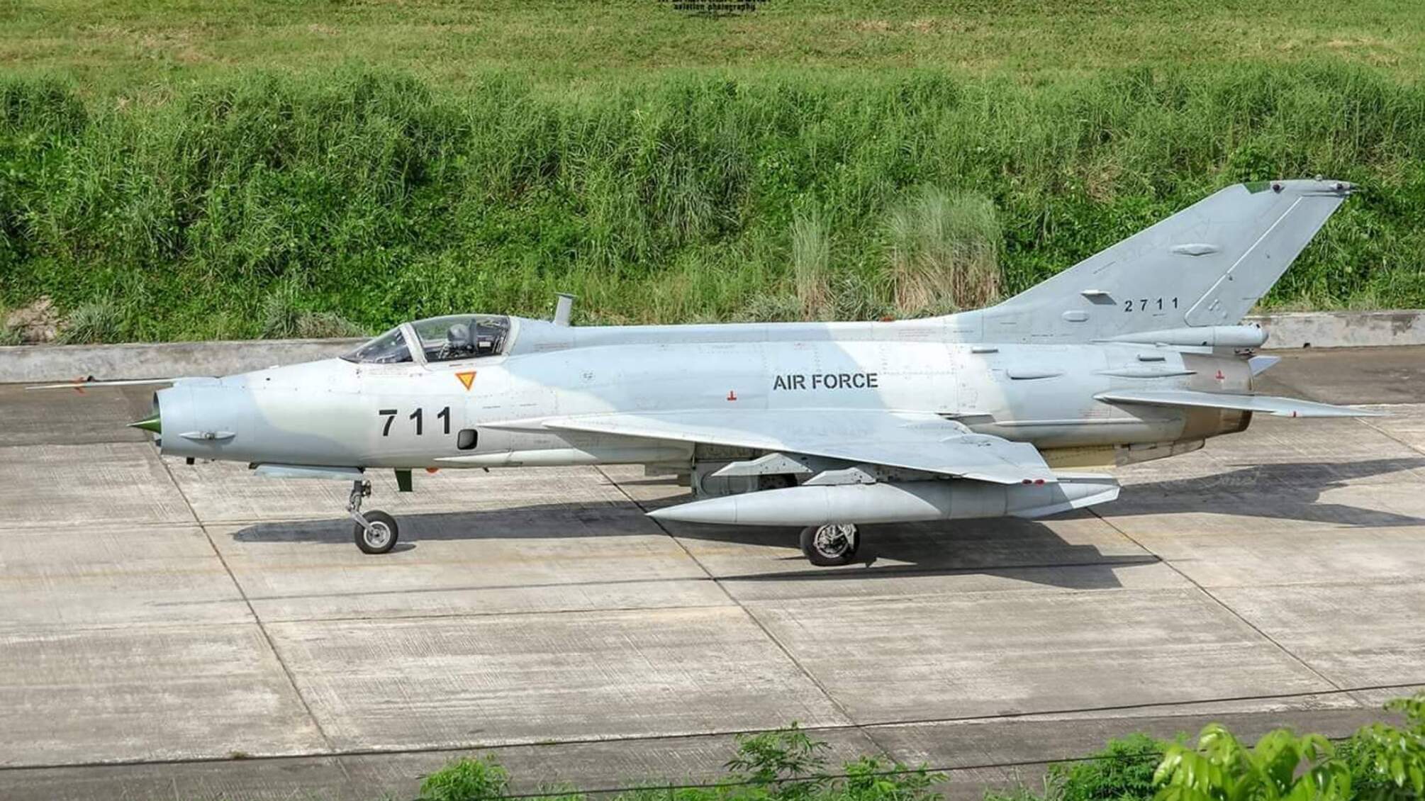 Самолет ВВС Бангладеш упал на учебное заведение: пострадали дети