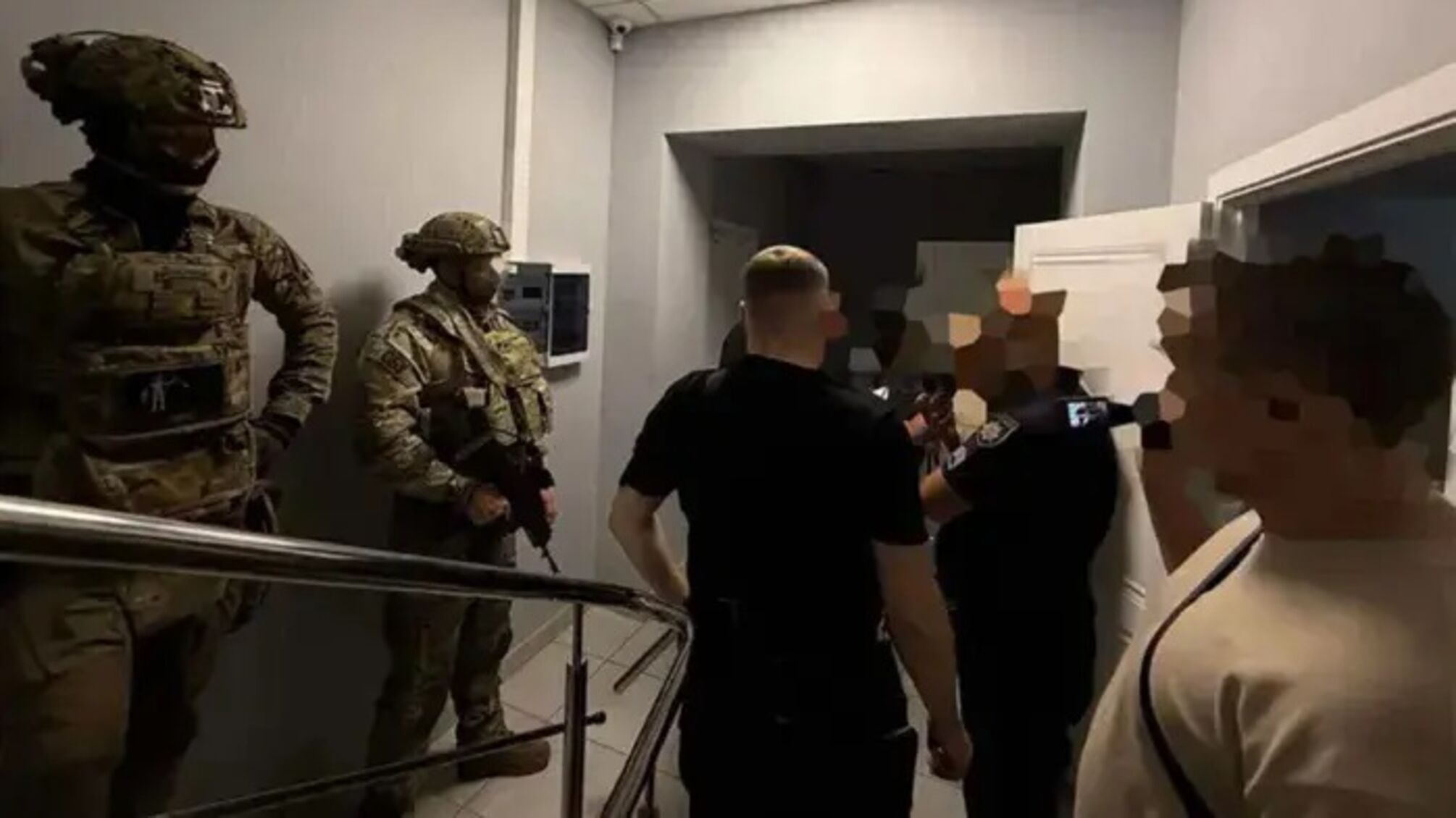 СБУ громит НАБУ: детективов подозревают в измене, правительство готовит новые правила для следователей