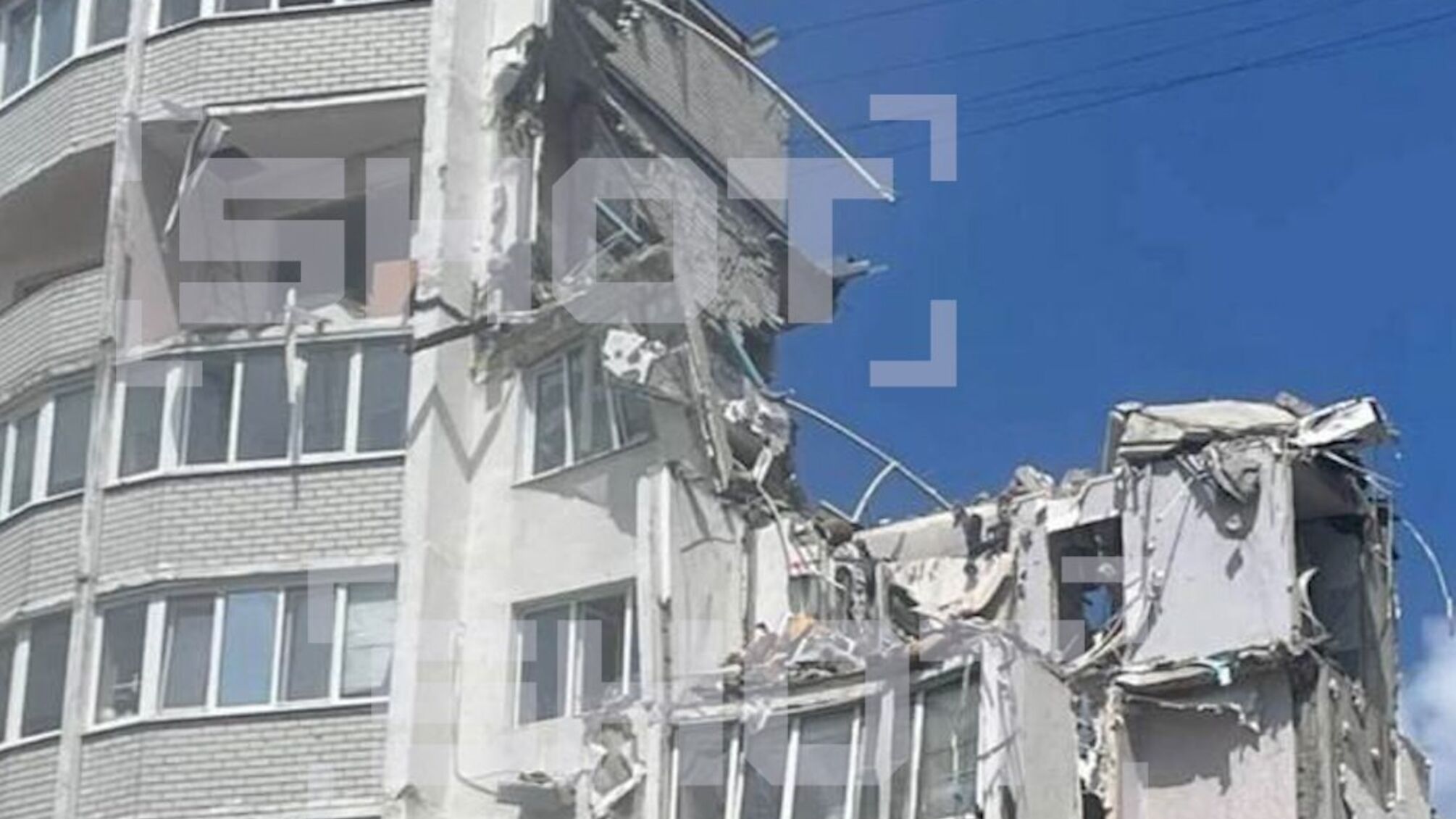 Взрыв в Саратове уничтожил подъезд многоэтажки, под завалами могут быть люди