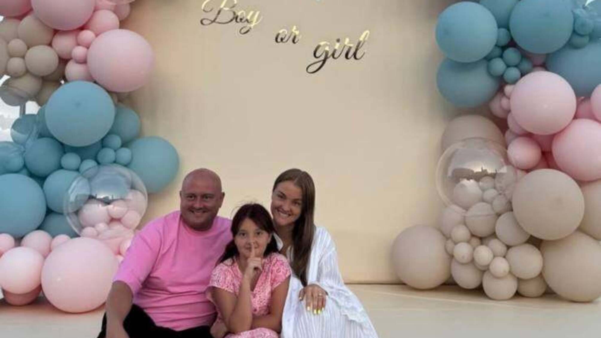 Вікторія Ткач показала сімейний кадр біля фотозони Boy or Girl