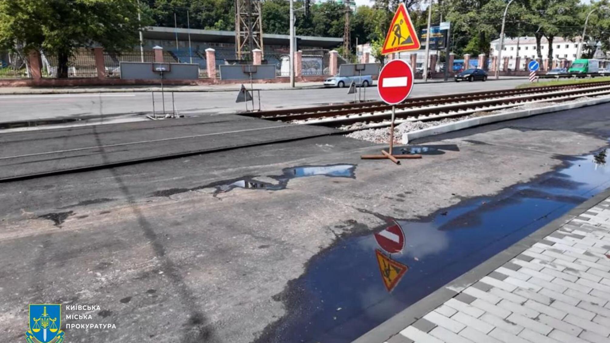 Прокуроры сообщили о подозрениях служащим из пяти районов Киева